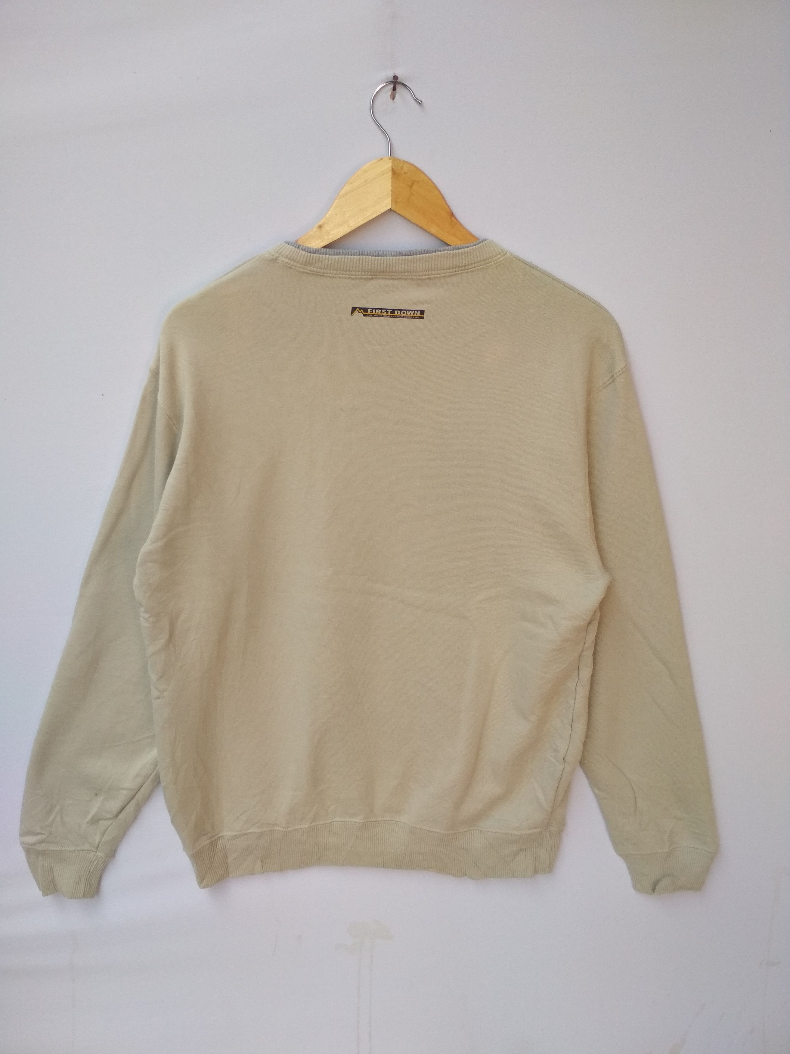 Vintage FIRST DOWN EMBROIDERED SPELL OUT LOGO SWEATSHIRT Size US M / EU 48-50 / 2 - 3 Thumbnail