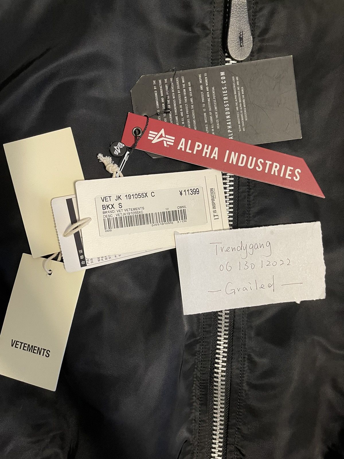 Vetements (💥Grail💥BNWT)Vetements 19ss Reversible QR code Bomber Jacket Size US S / EU 44-46 / 1 - 9 Thumbnail