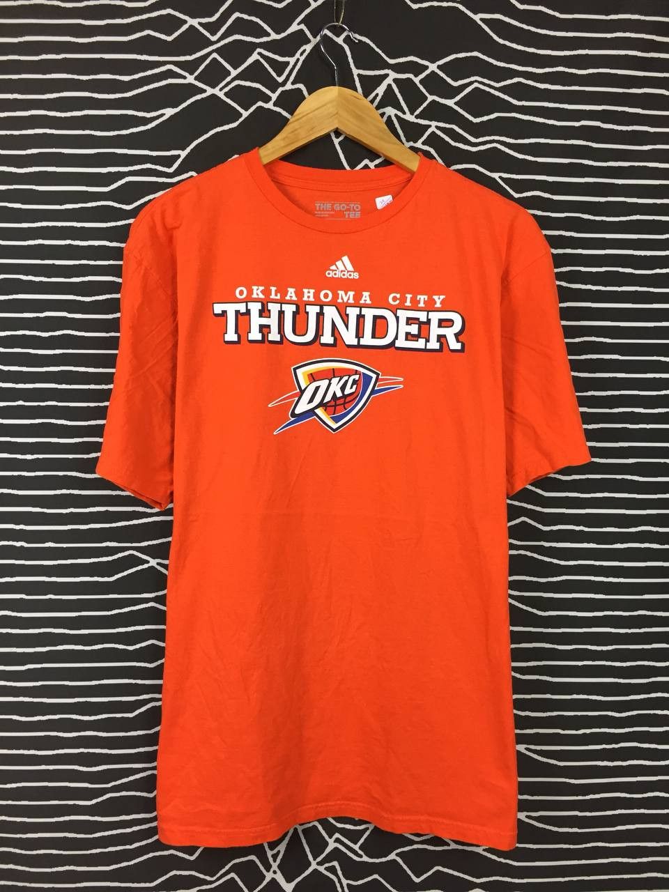 Adidas Adidas Oklahama City Thunder NBA Graphic Tee Size US XL / EU 56 / 4 - 2 Thumbnail