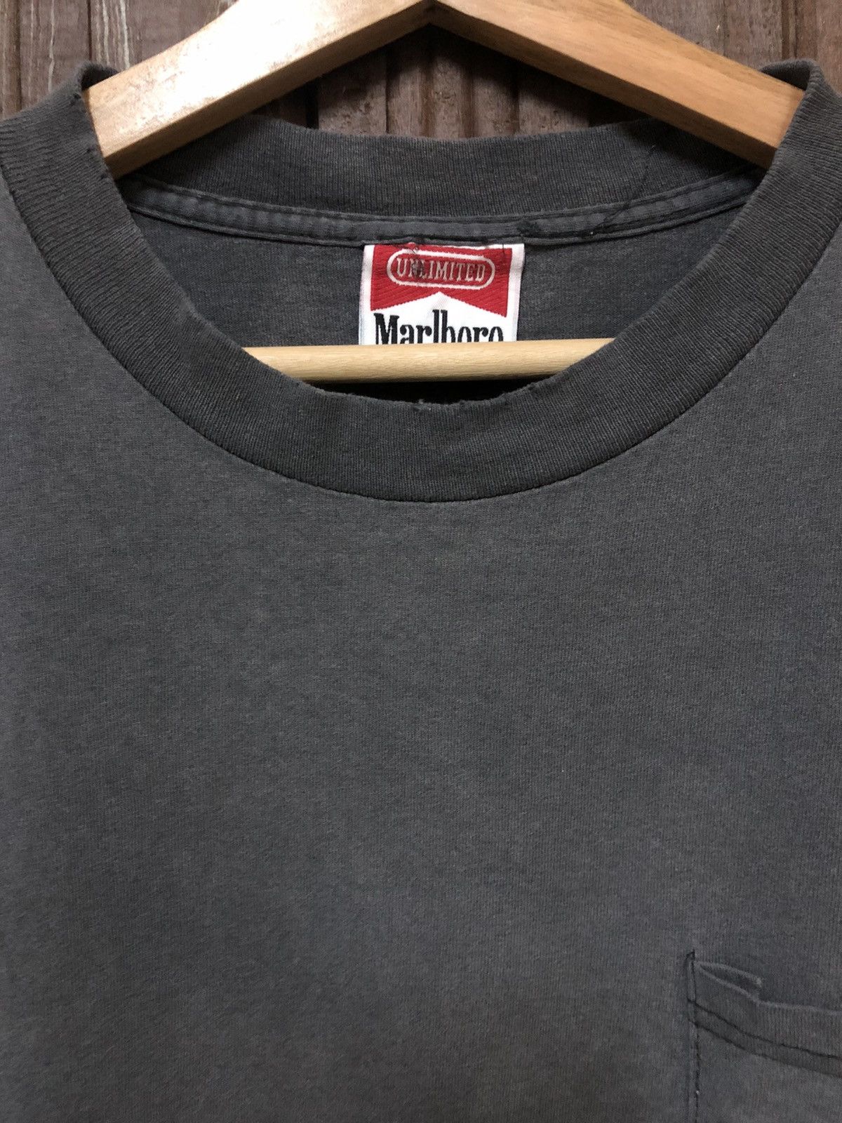 Marlboro Unlimited × Vintage DISTRESS! Vintage Marlboro Unlimited Gecko Pocket Tee Shirt Size US XL / EU 56 / 4 - 7 Thumbnail