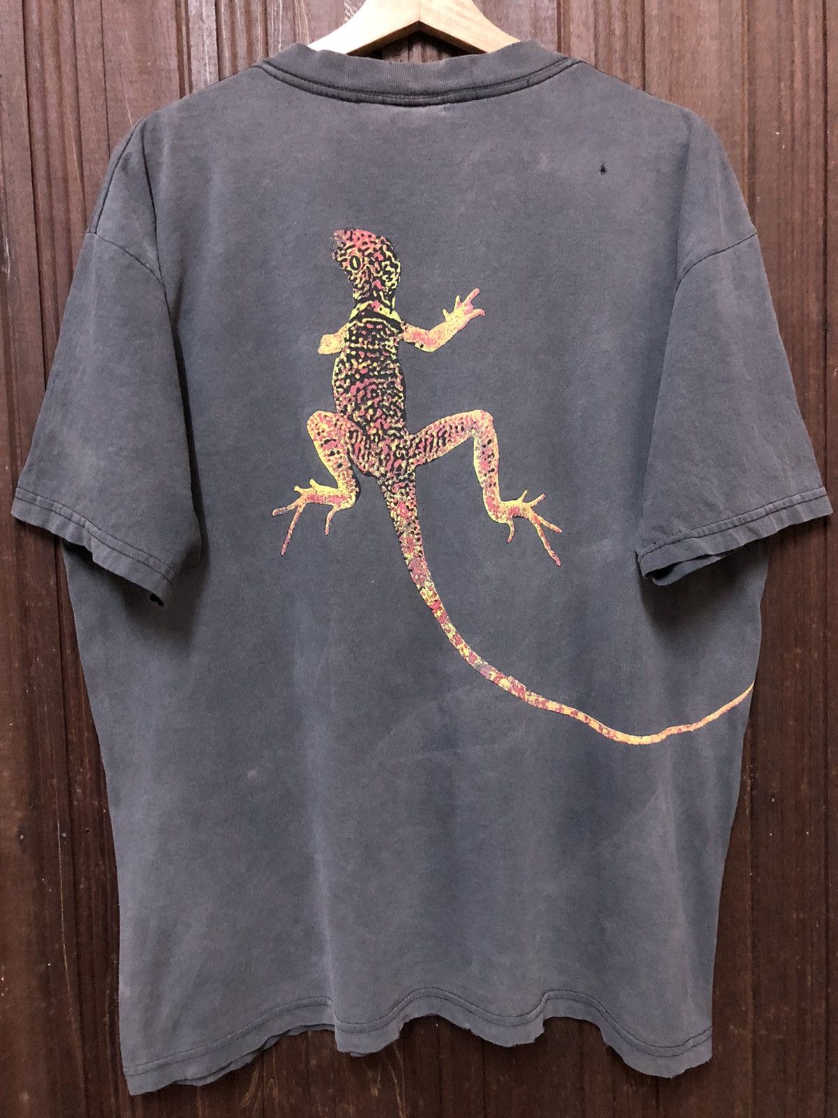 Marlboro Unlimited × Vintage DISTRESS! Vintage Marlboro Unlimited Gecko Pocket Tee Shirt Size US XL / EU 56 / 4 - 1 Thumbnail