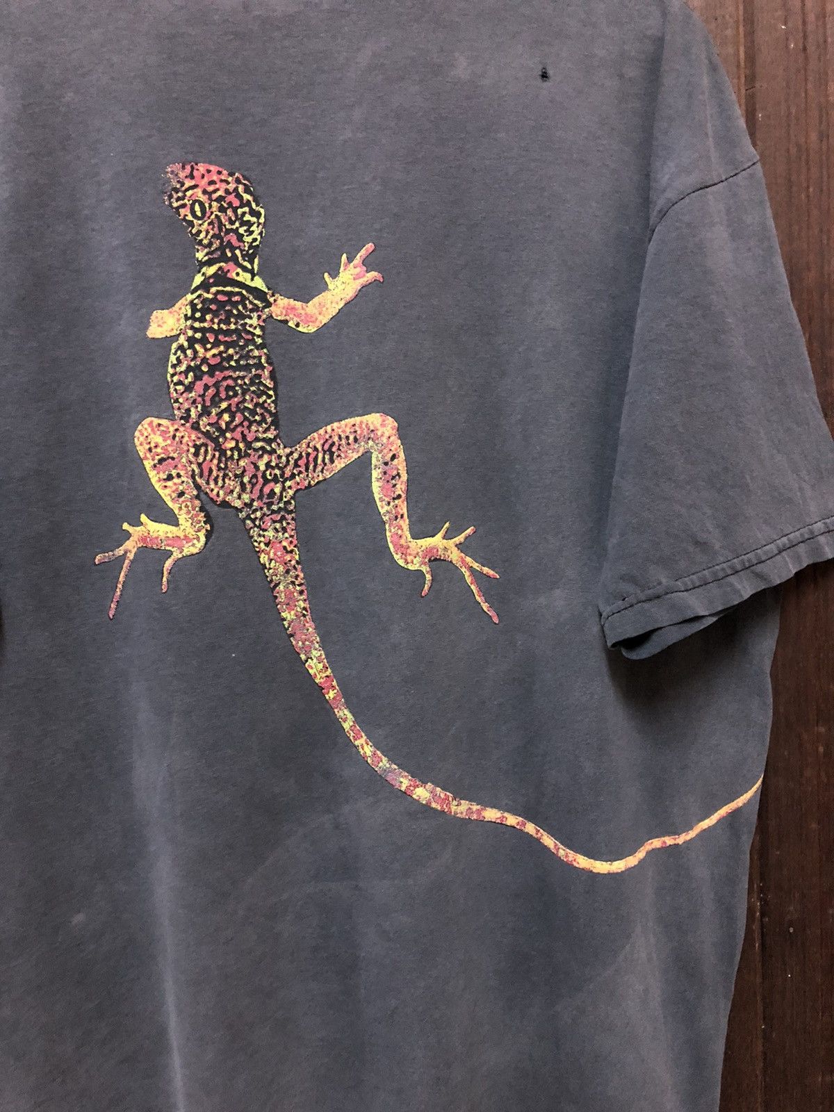 Marlboro Unlimited × Vintage DISTRESS! Vintage Marlboro Unlimited Gecko Pocket Tee Shirt Size US XL / EU 56 / 4 - 2 Thumbnail