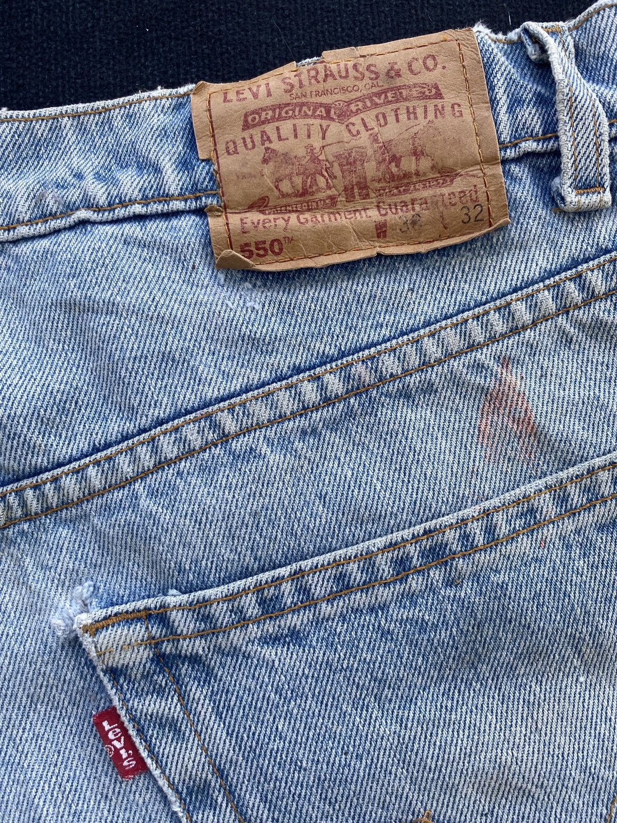 Levi's VINTAGE LEVIS 550 BLUE WASH JEANS -J451 Size US 39 - 13 Thumbnail