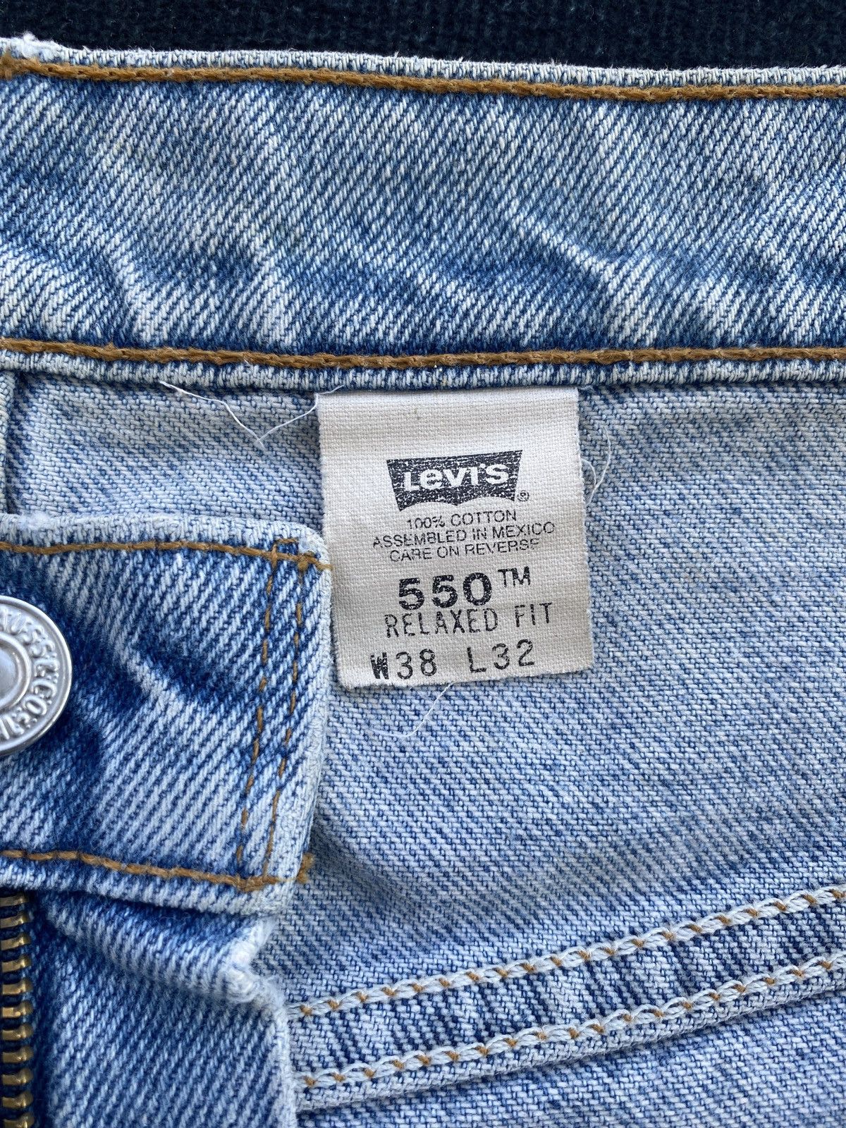 Levi's VINTAGE LEVIS 550 BLUE WASH JEANS -J451 Size US 39 - 7 Thumbnail