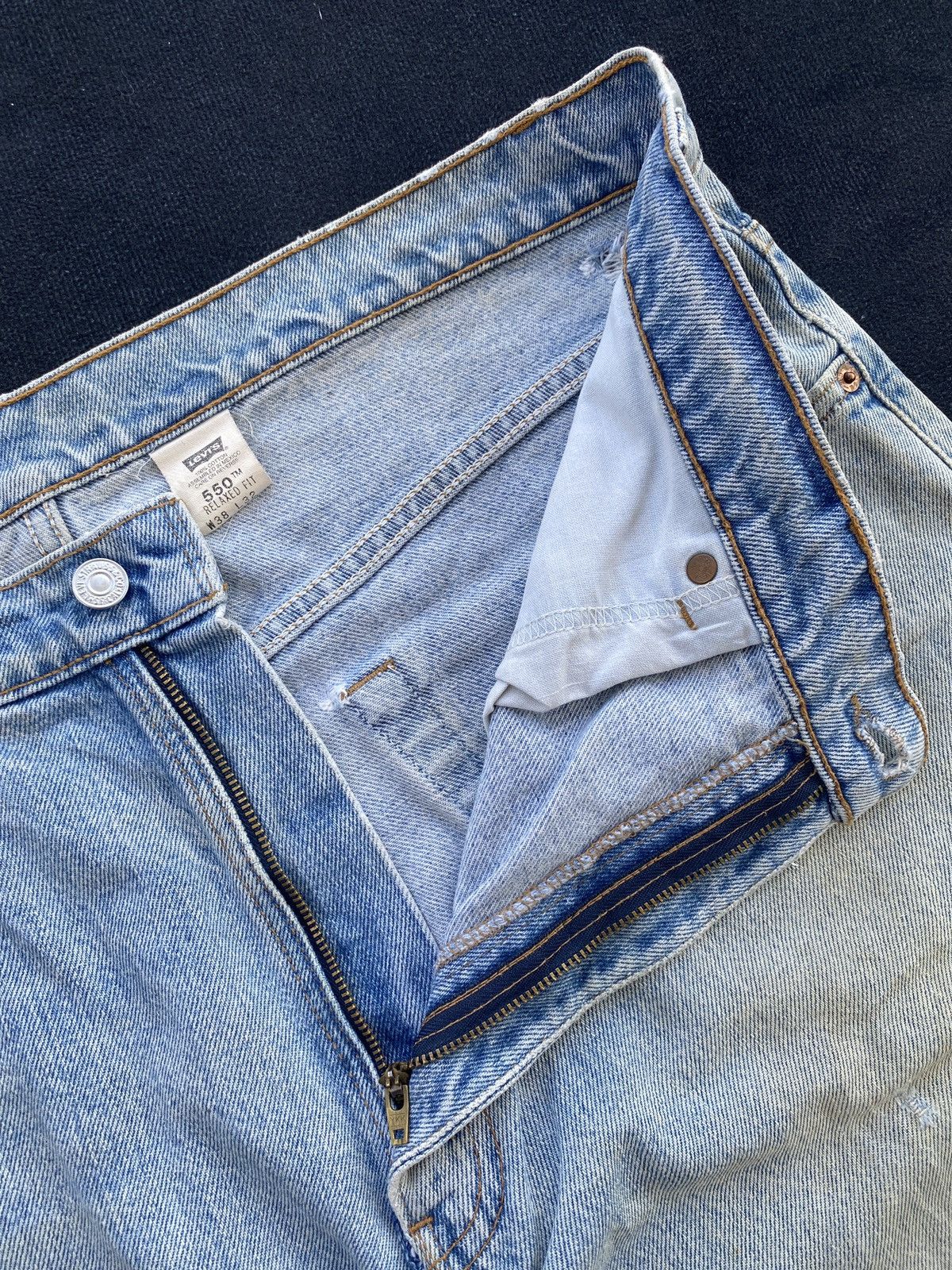 Levi's VINTAGE LEVIS 550 BLUE WASH JEANS -J451 Size US 39 - 5 Thumbnail