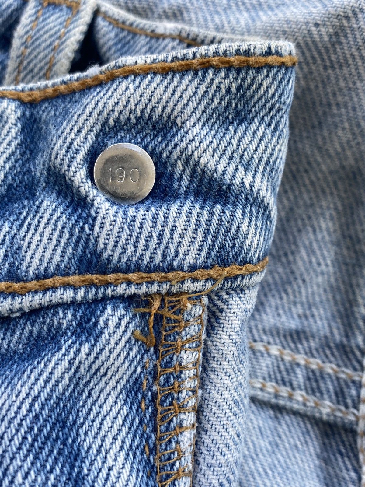Levi's VINTAGE LEVIS 550 BLUE WASH JEANS -J451 Size US 39 - 6 Thumbnail