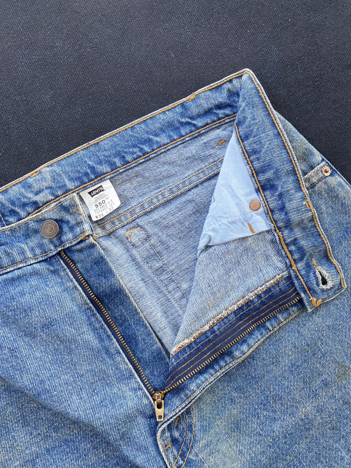 Levi's VINTAGE LEVIS 550 RELAXED FIT TAPERED LEG JEANS-J452 Size US 36 / EU 52 - 5 Thumbnail