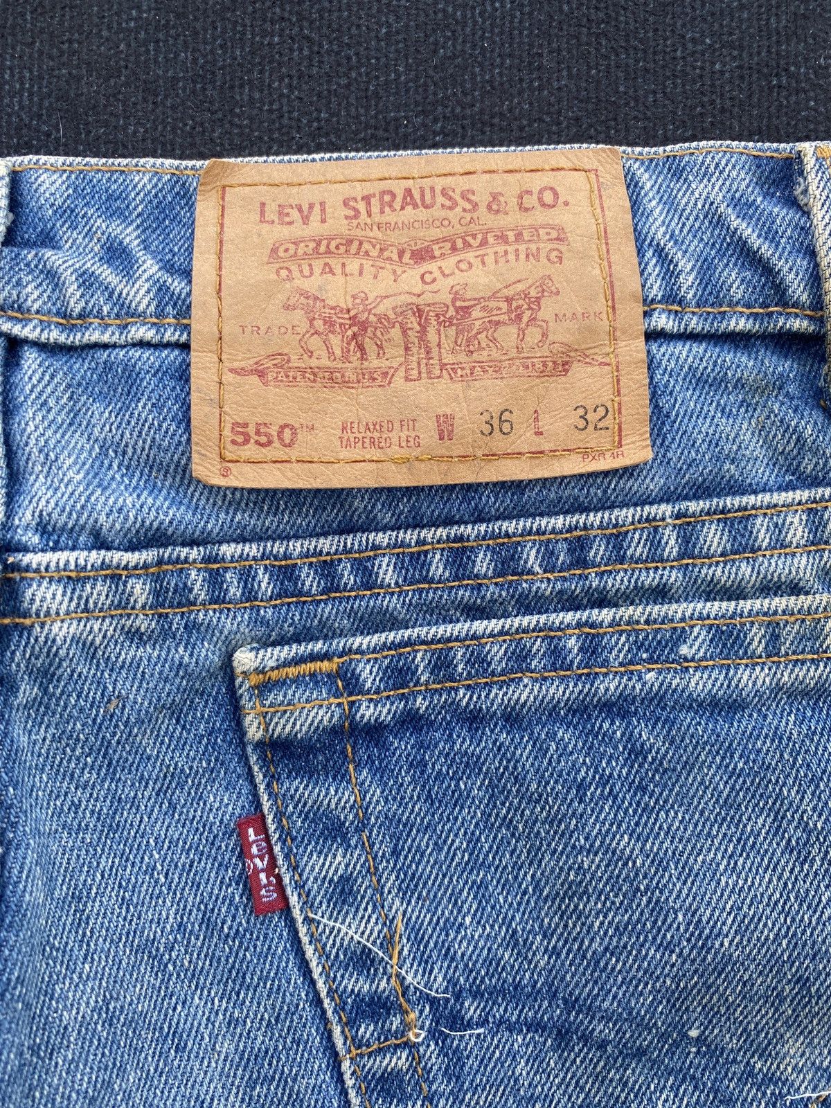 Levi's VINTAGE LEVIS 550 RELAXED FIT TAPERED LEG JEANS-J452 Size US 36 / EU 52 - 11 Thumbnail