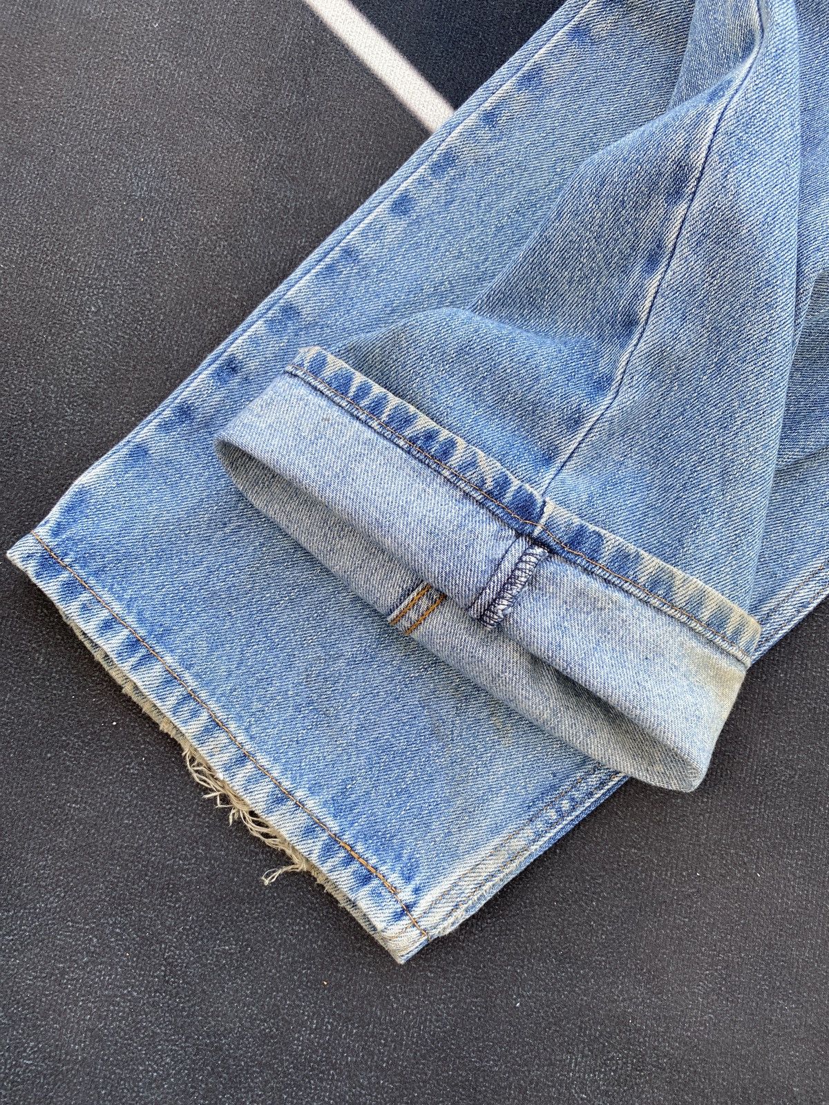 Levi's VINTAGE LEVIS 550 SINGLE ‘R’ BLUE WASH JEANS -J454 Size US 37 - 8 Thumbnail