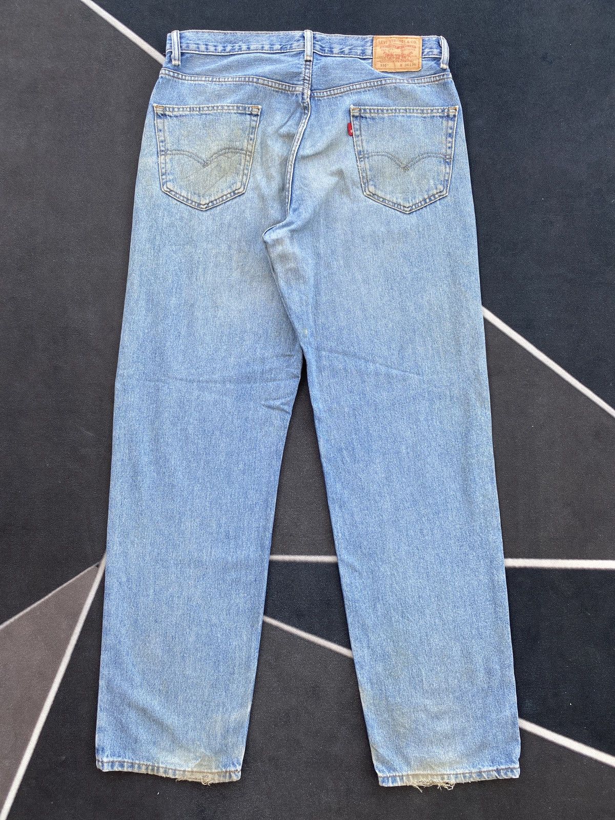 Levi's VINTAGE LEVIS 550 SINGLE ‘R’ BLUE WASH JEANS -J454 Size US 37 - 3 Thumbnail