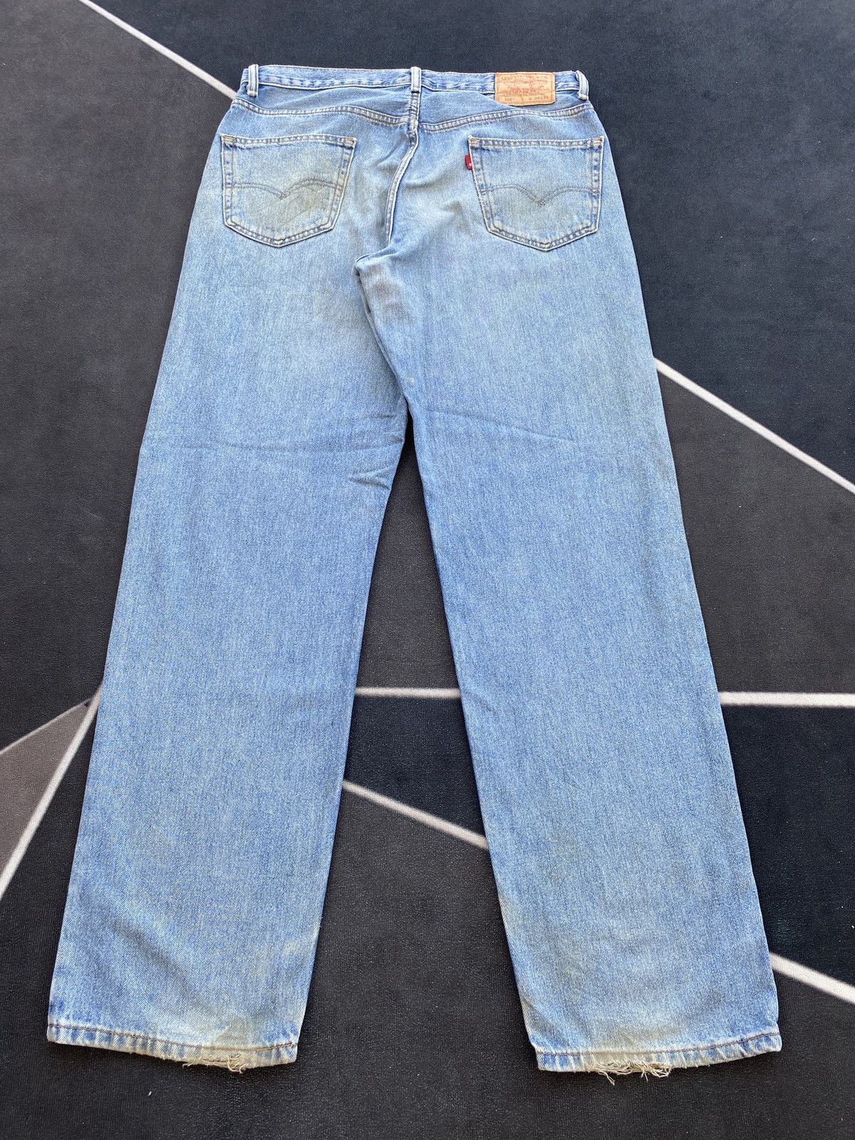 Levi's VINTAGE LEVIS 550 SINGLE ‘R’ BLUE WASH JEANS -J454 Size US 37 - 4 Thumbnail