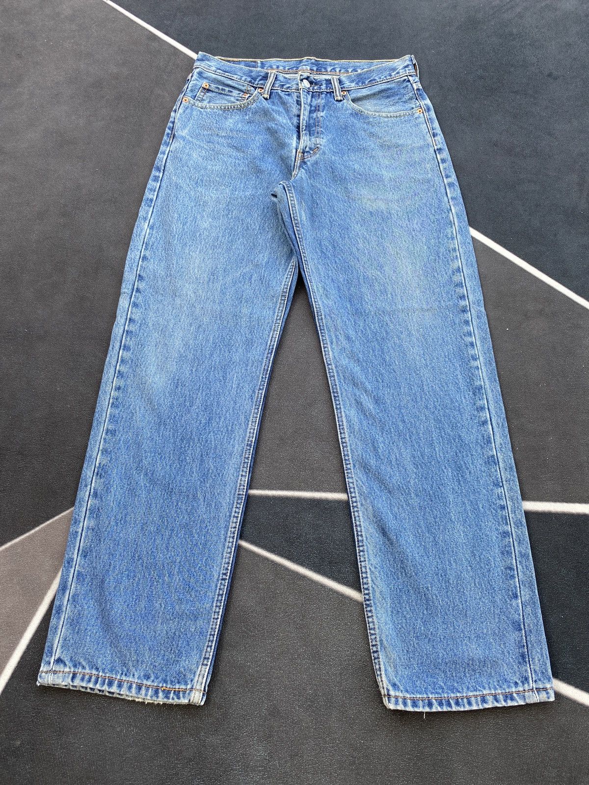 Levi's VINTAGE LEVIS 550 BLUE JEANS -J455 Size US 33 - 2 Thumbnail