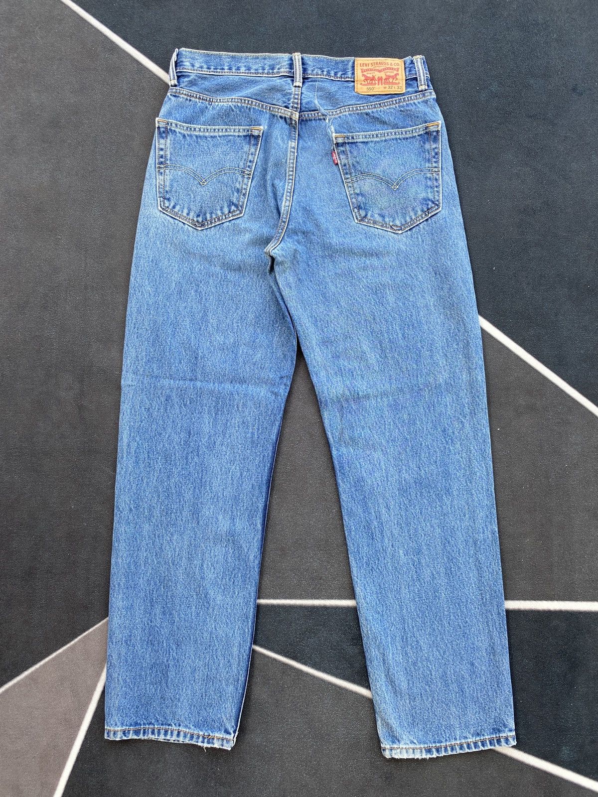 Levi's VINTAGE LEVIS 550 BLUE JEANS -J455 Size US 33 - 3 Thumbnail