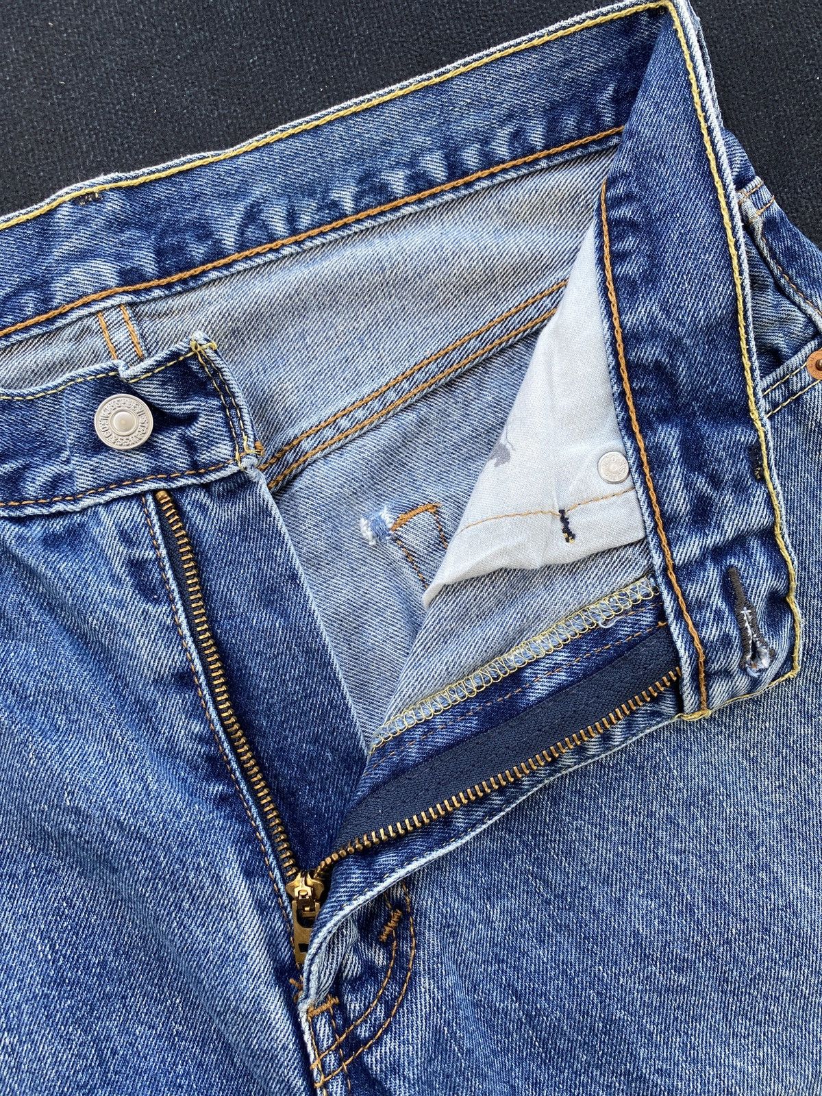 Levi's VINTAGE LEVIS 550 BLUE JEANS -J455 Size US 33 - 5 Thumbnail