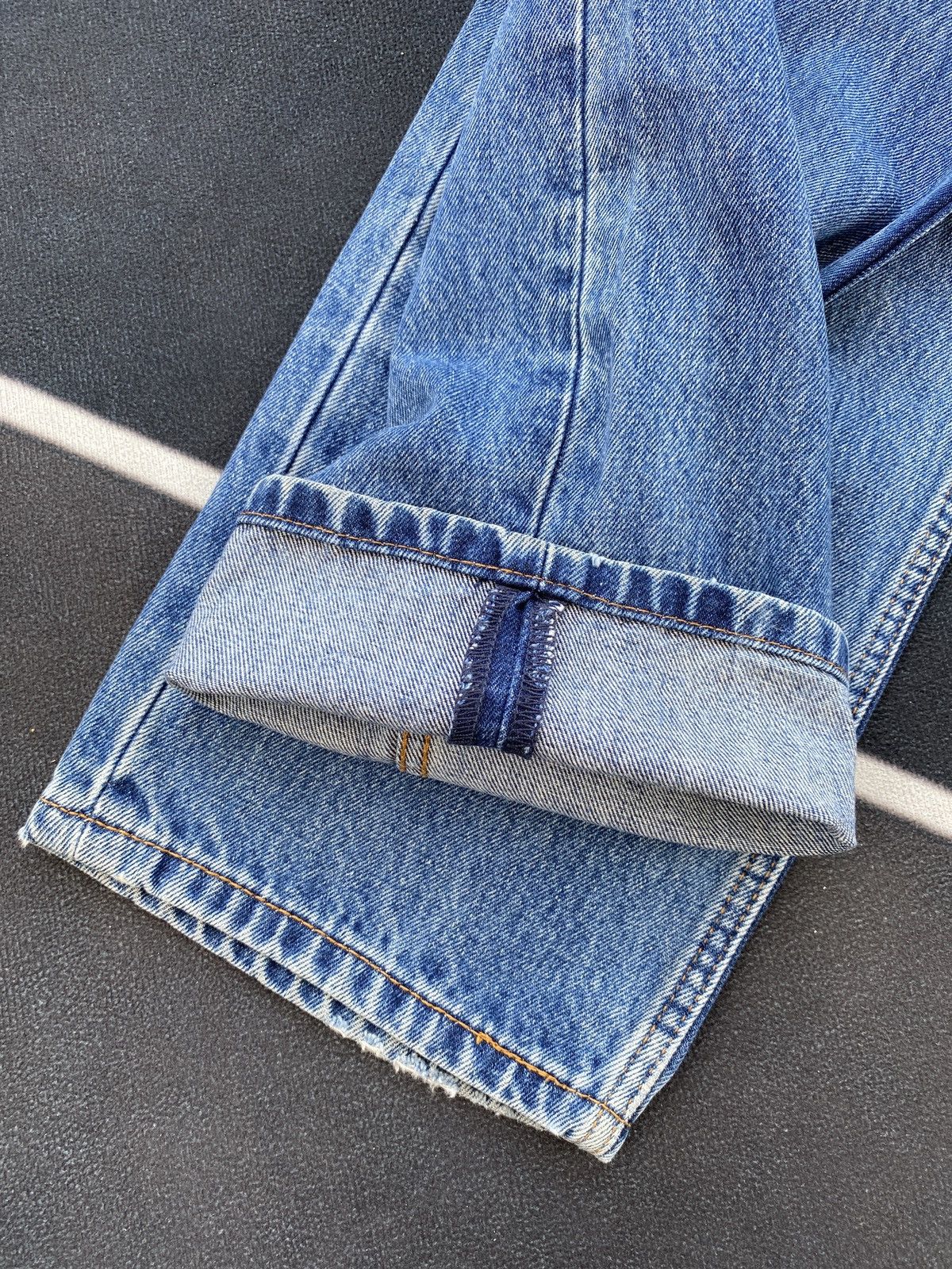 Levi's VINTAGE LEVIS 550 BLUE JEANS -J455 Size US 33 - 8 Thumbnail