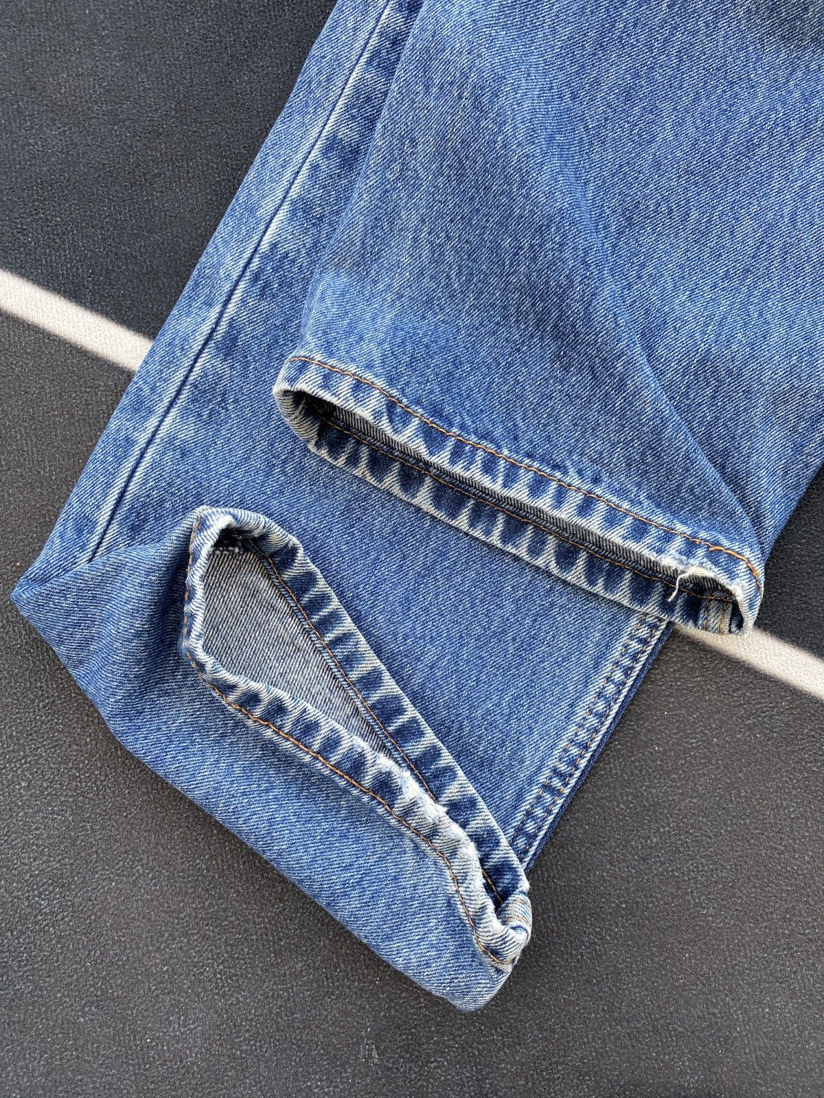 Levi's VINTAGE LEVIS 550 BLUE JEANS -J455 Size US 33 - 9 Thumbnail