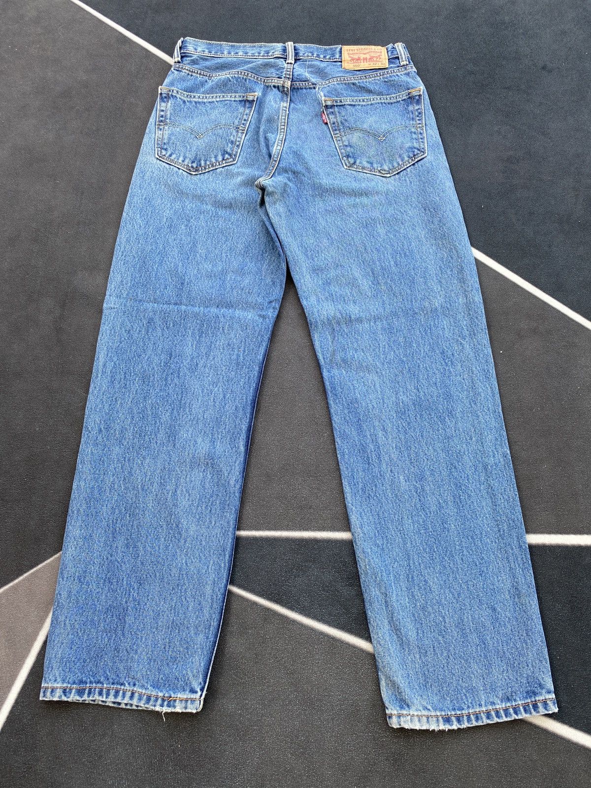 Levi's VINTAGE LEVIS 550 BLUE JEANS -J455 Size US 33 - 4 Thumbnail