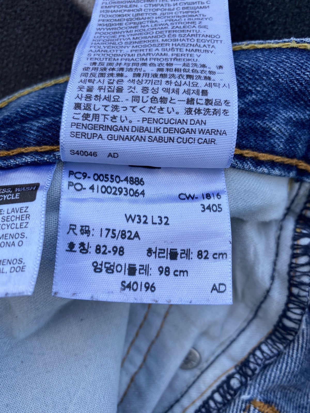 Levi's VINTAGE LEVIS 550 BLUE JEANS -J455 Size US 33 - 7 Thumbnail