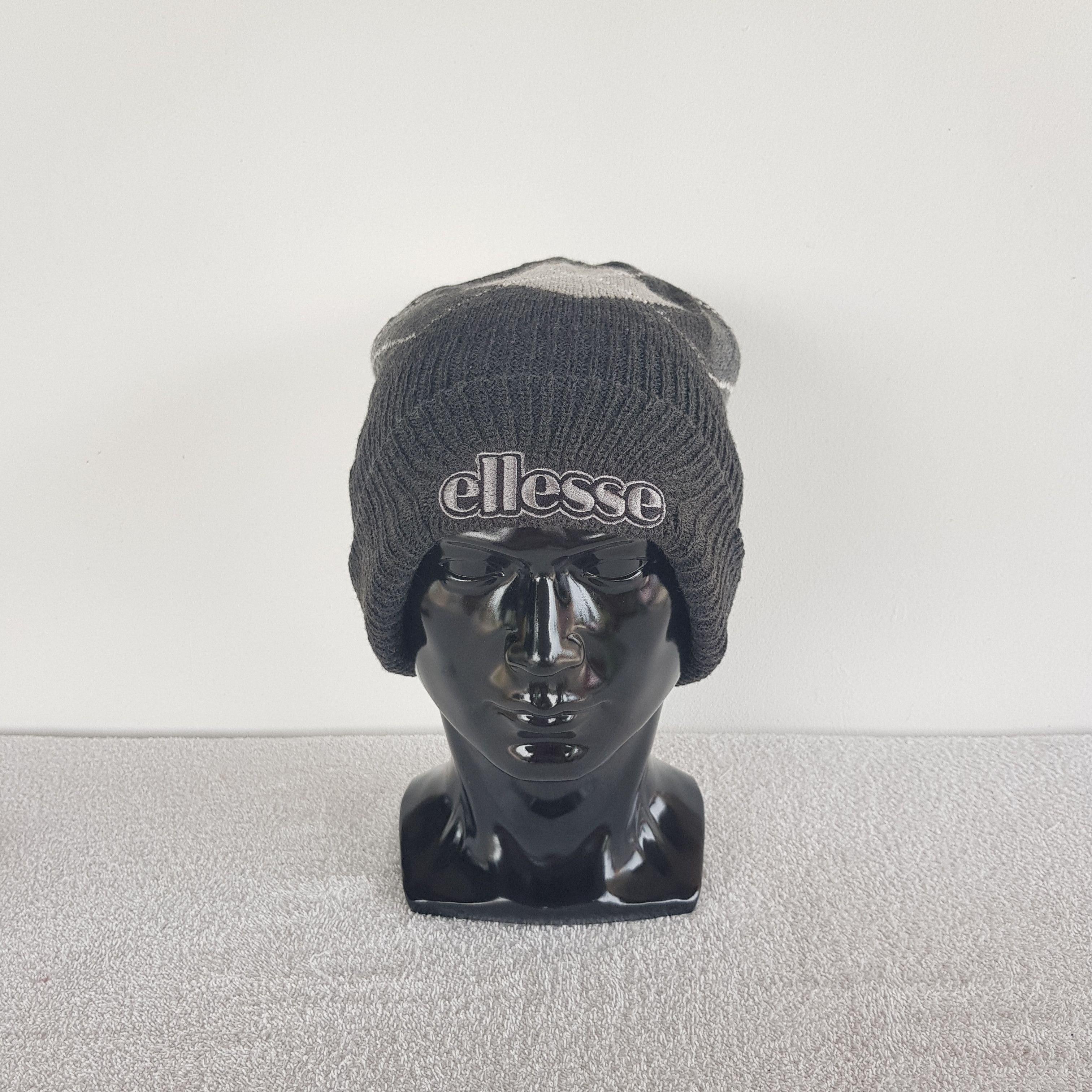 Ellesse × Vintage Vintage Ellesse Beanie Snow Cap Ellesse Hats - AC10192. Size ONE SIZE - 1 Thumbnail
