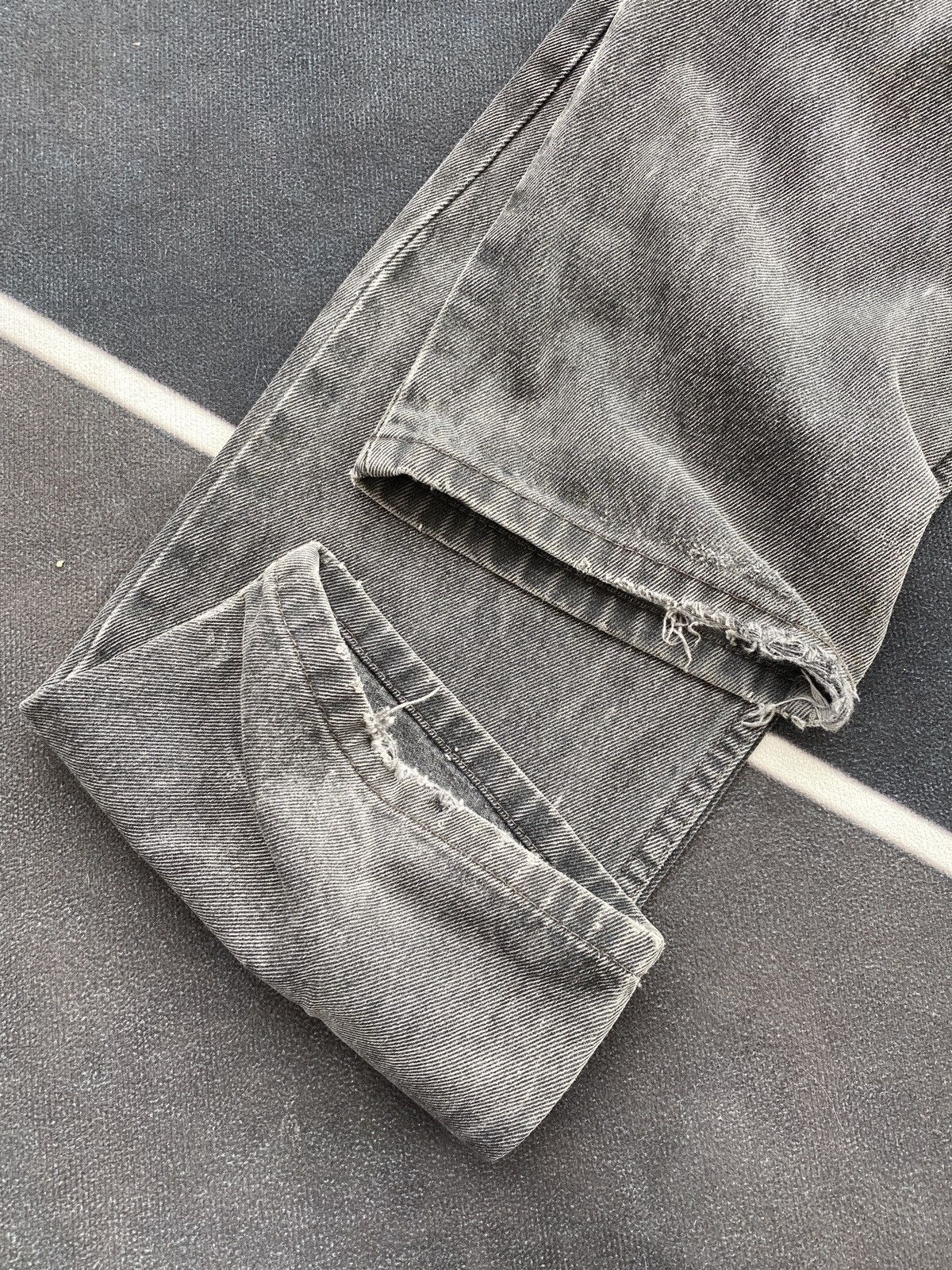 Levi's VINTAGE LEVIS 550 DISTRESSED FADED BLACK JEANS-J457 Size US 31 - 9 Thumbnail