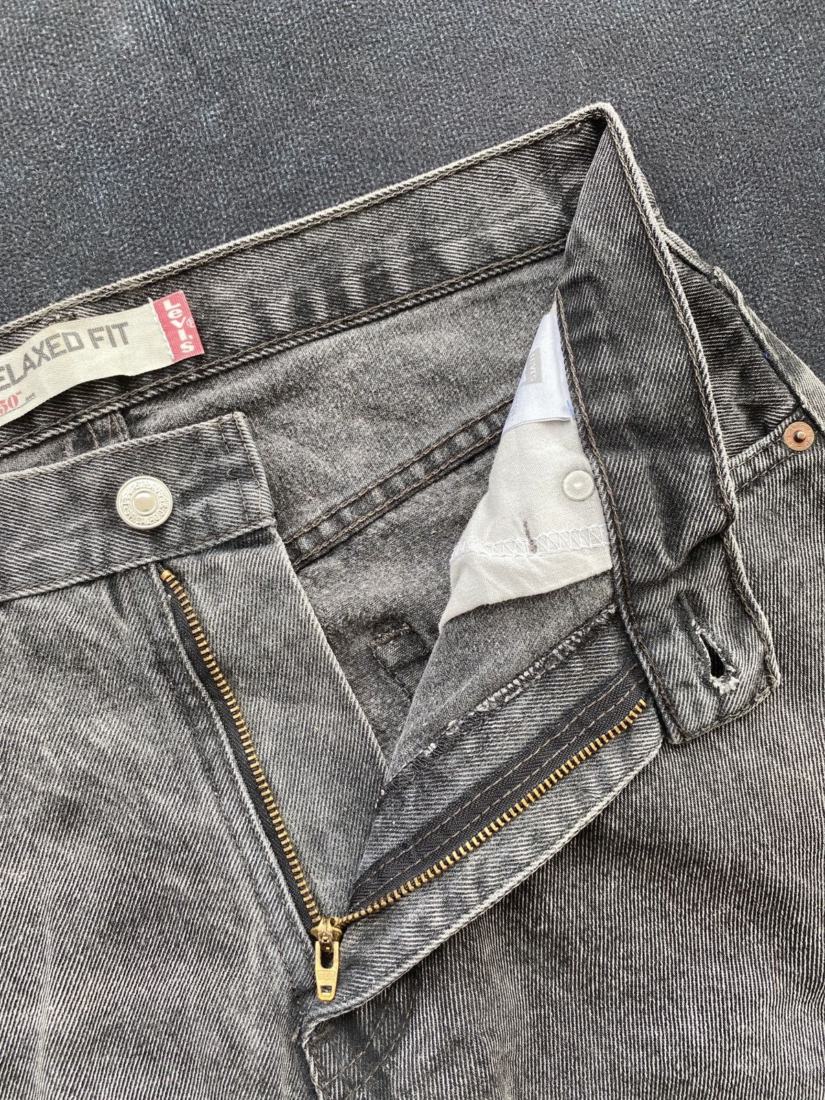 Levi's VINTAGE LEVIS 550 DISTRESSED FADED BLACK JEANS-J457 Size US 31 - 5 Thumbnail