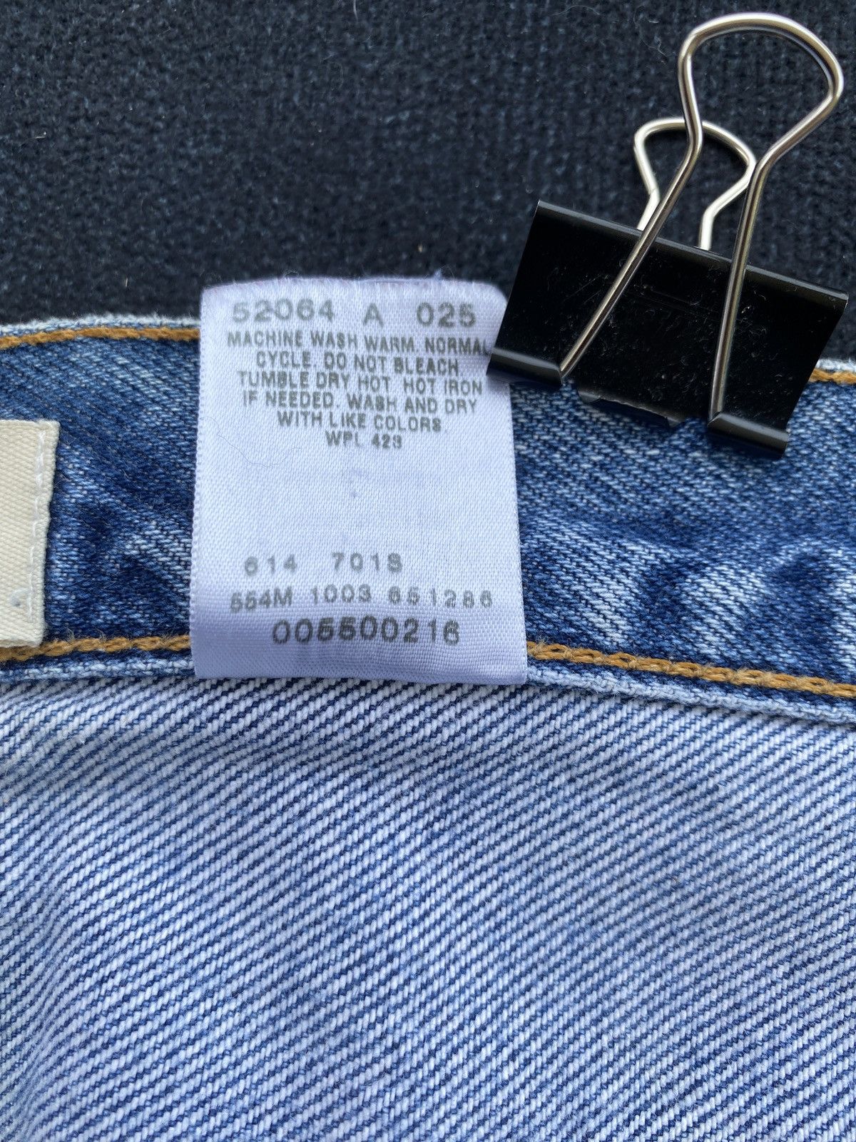 Levi's VINTAGE LEVIS 550 DISTRESSED BLUE STONE WASH JEANS-J458 Size US 37 - 9 Thumbnail