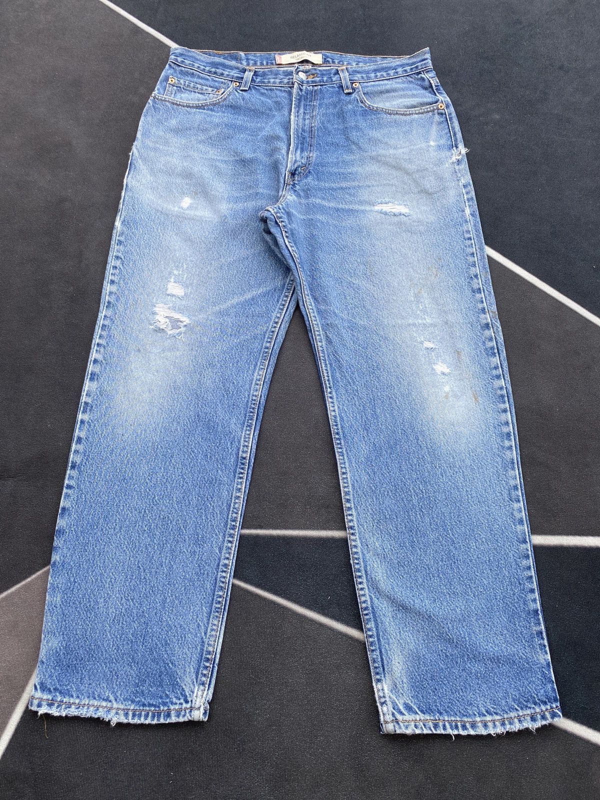 Levi's VINTAGE LEVIS 550 DISTRESSED BLUE STONE WASH JEANS-J458 Size US 37 - 2 Thumbnail