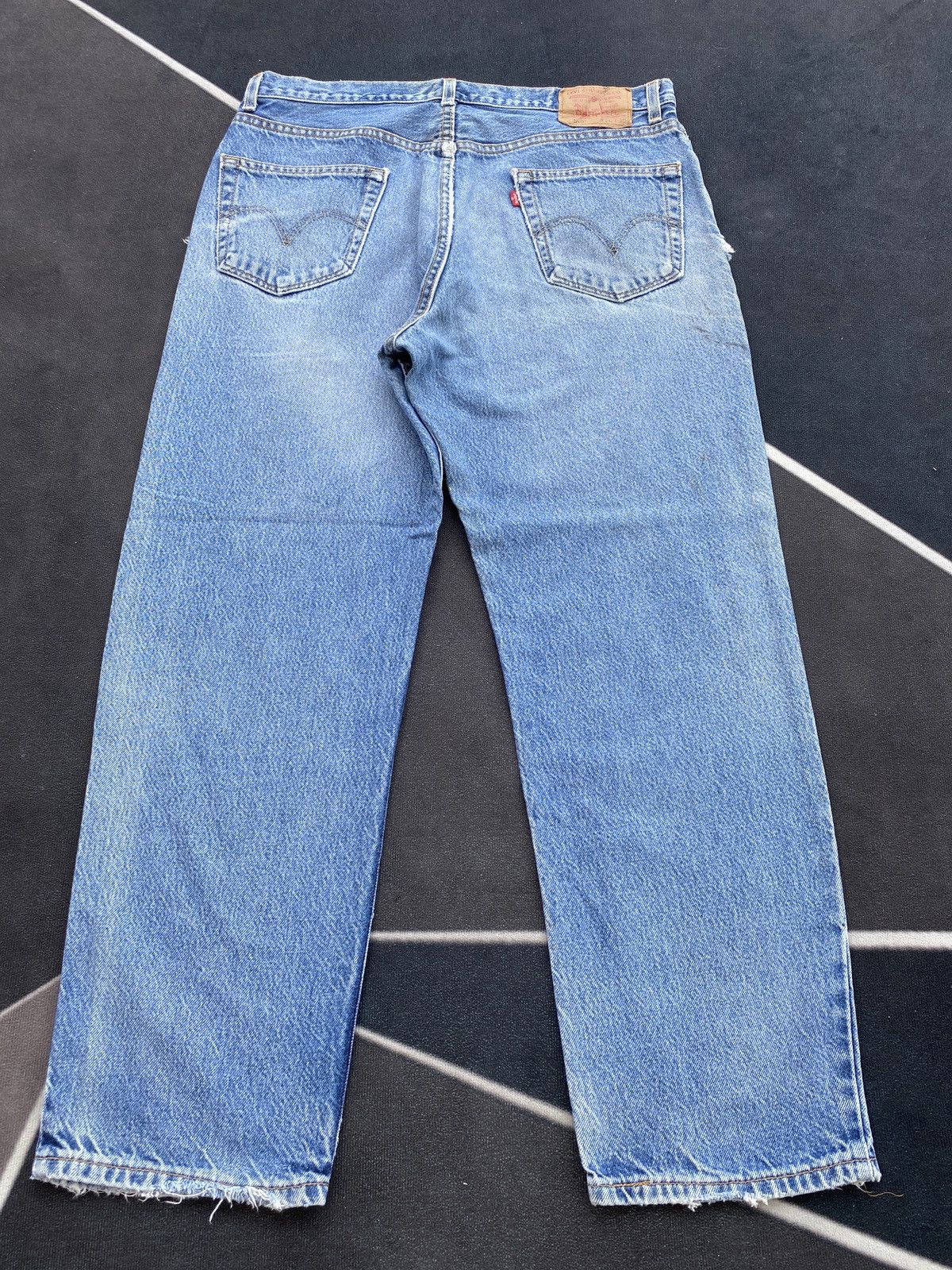 Levi's VINTAGE LEVIS 550 DISTRESSED BLUE STONE WASH JEANS-J458 Size US 37 - 4 Thumbnail