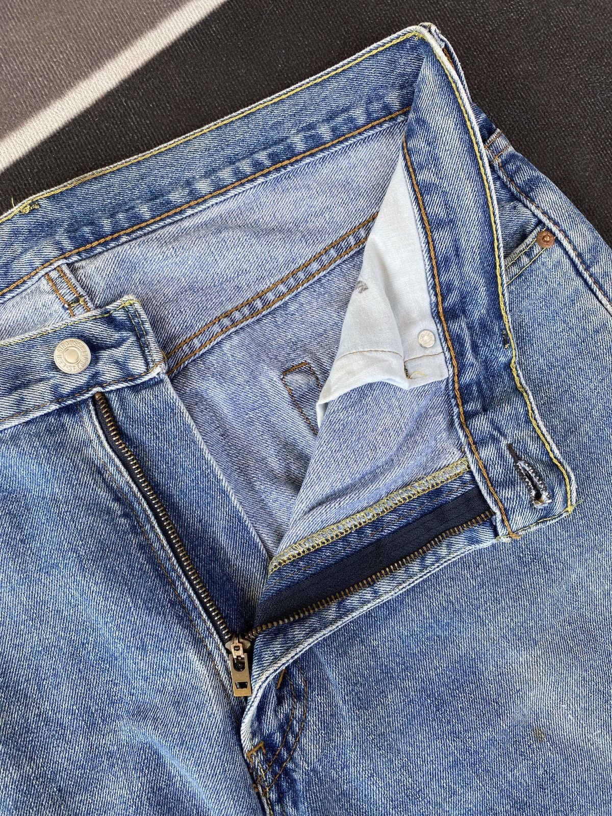 Levi's VINTAGE LEVIS 550 BLUE JEANS-J464 Size US 37 - 5 Thumbnail