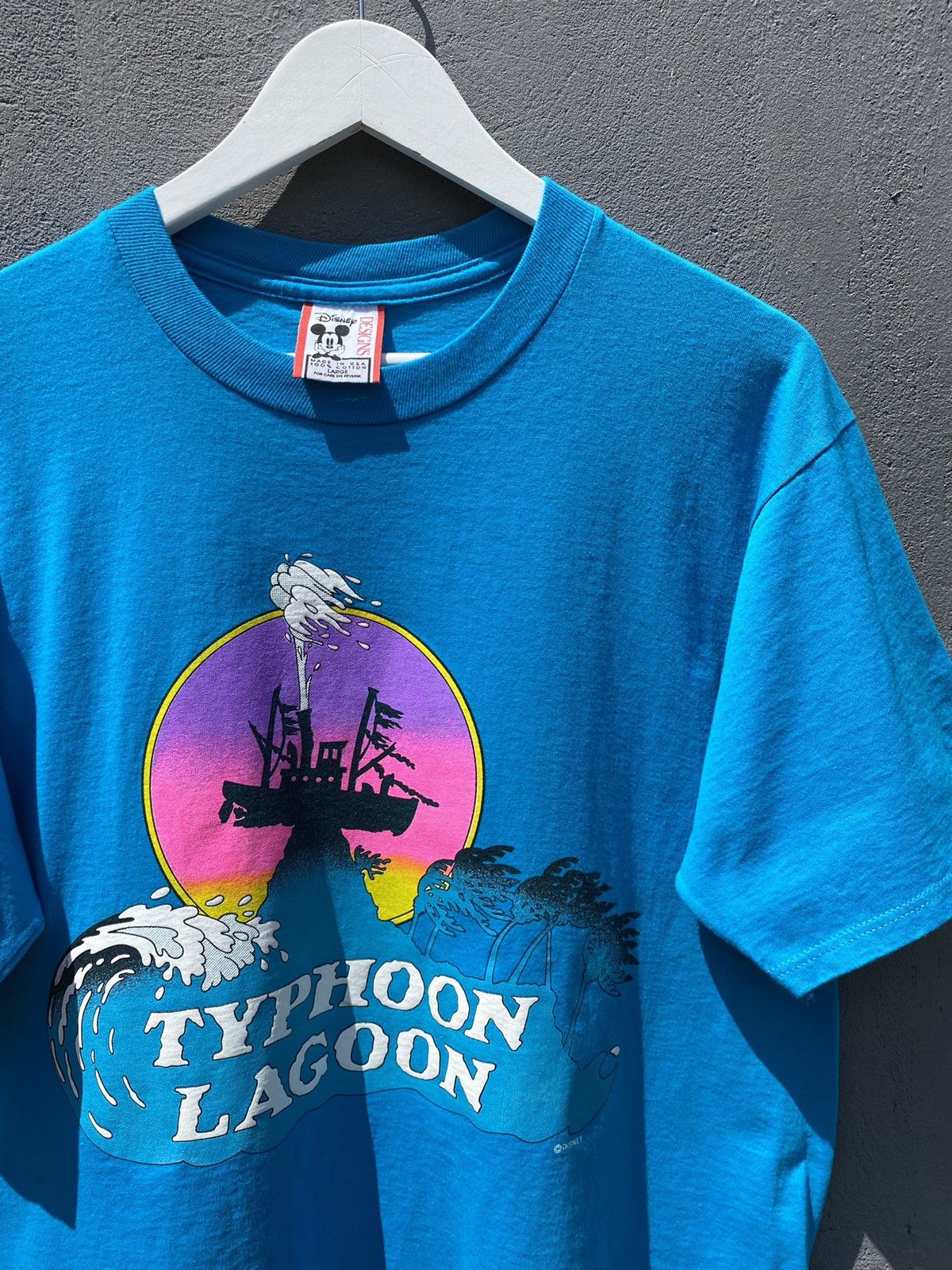 Band Tees × Disney × Vintage Vintage 90s 🌊 Typhoon Lagoon Disneyland Movie T Shirt Size US L / EU 52-54 / 3 - 5 Thumbnail