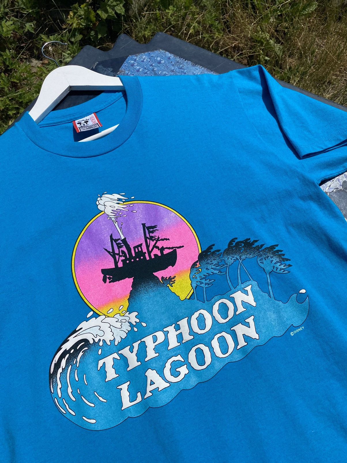 Band Tees × Disney × Vintage Vintage 90s 🌊 Typhoon Lagoon Disneyland Movie T Shirt Size US L / EU 52-54 / 3 - 1 Thumbnail