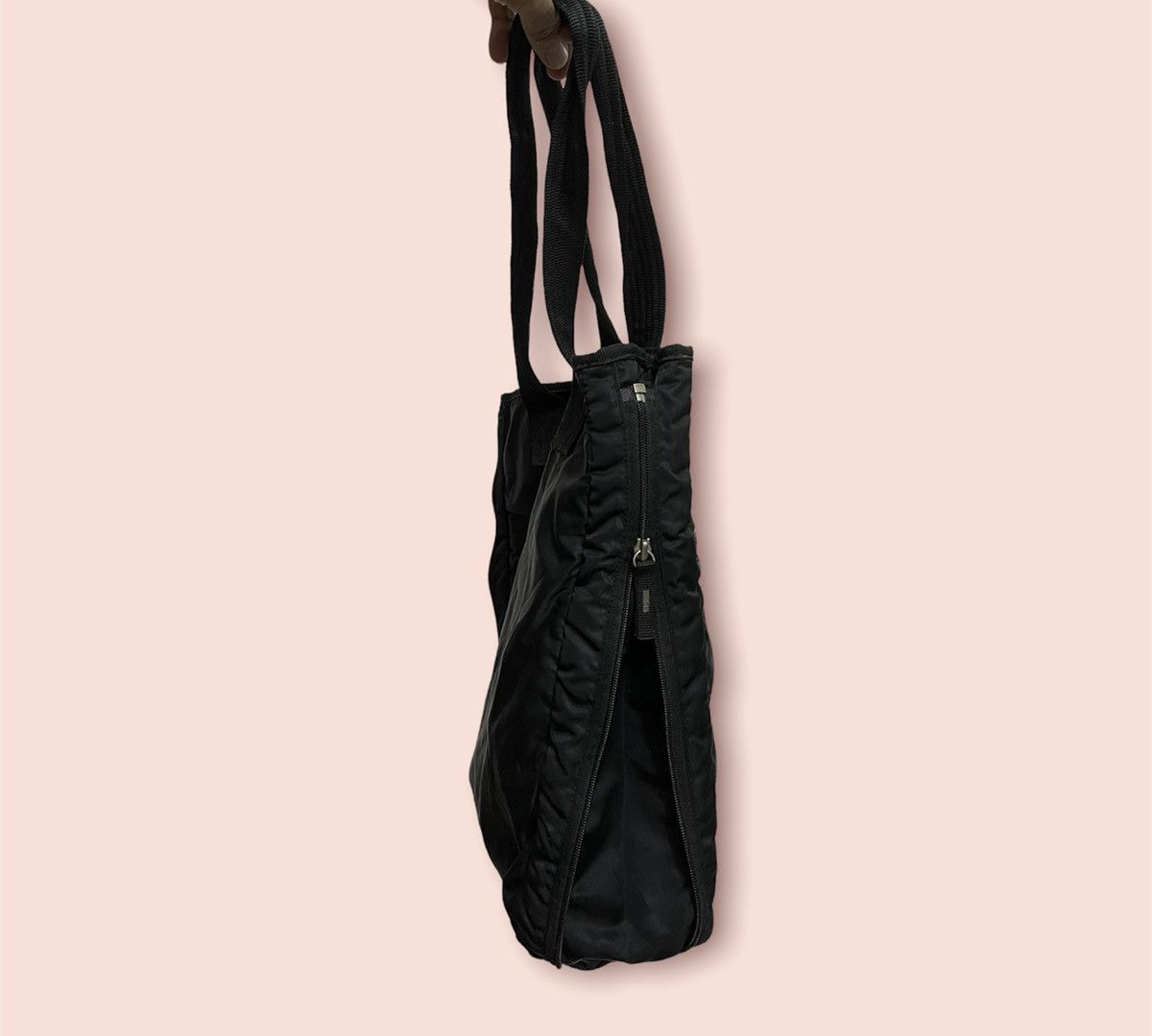 Japanese Brand × Jun Takahashi × Uniqlo VINTAGE UNIQLO UTILITY POLYESTER TOTE 2 WAY Size ONE SIZE - 6 Thumbnail