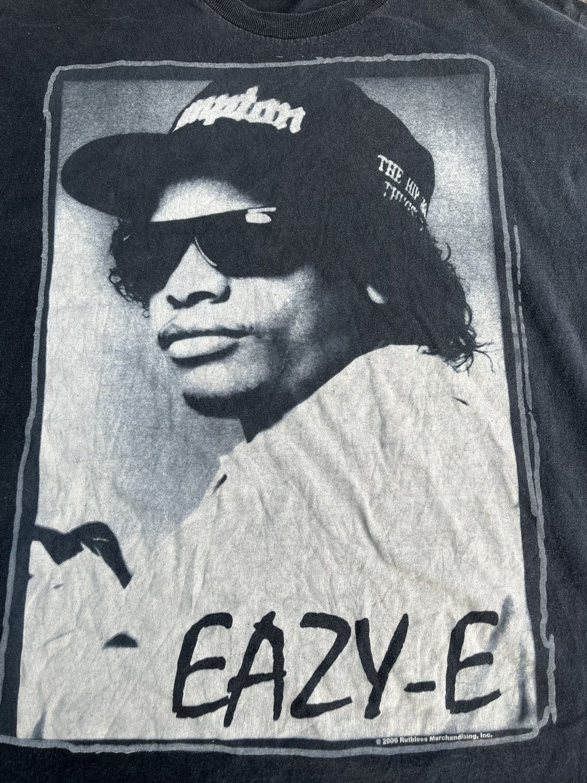 トップス 2006 EAZY-E NWA Ruthless record Vintage Vintage 2006 EAZY-E Ruthless Record N.W.A Rap T-Shirt