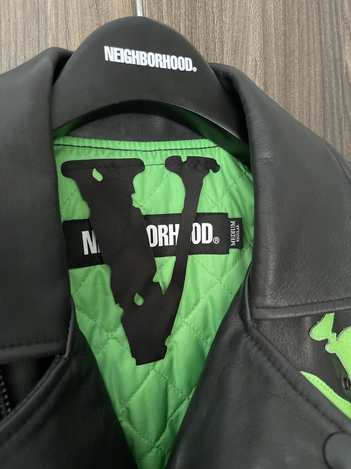 【値下げ】neighborhood vlone コラボ スーベニアジャケット NEIGHBORHOOD ネイバーフッド × VLONE 19SSブラックパンサー刺繍