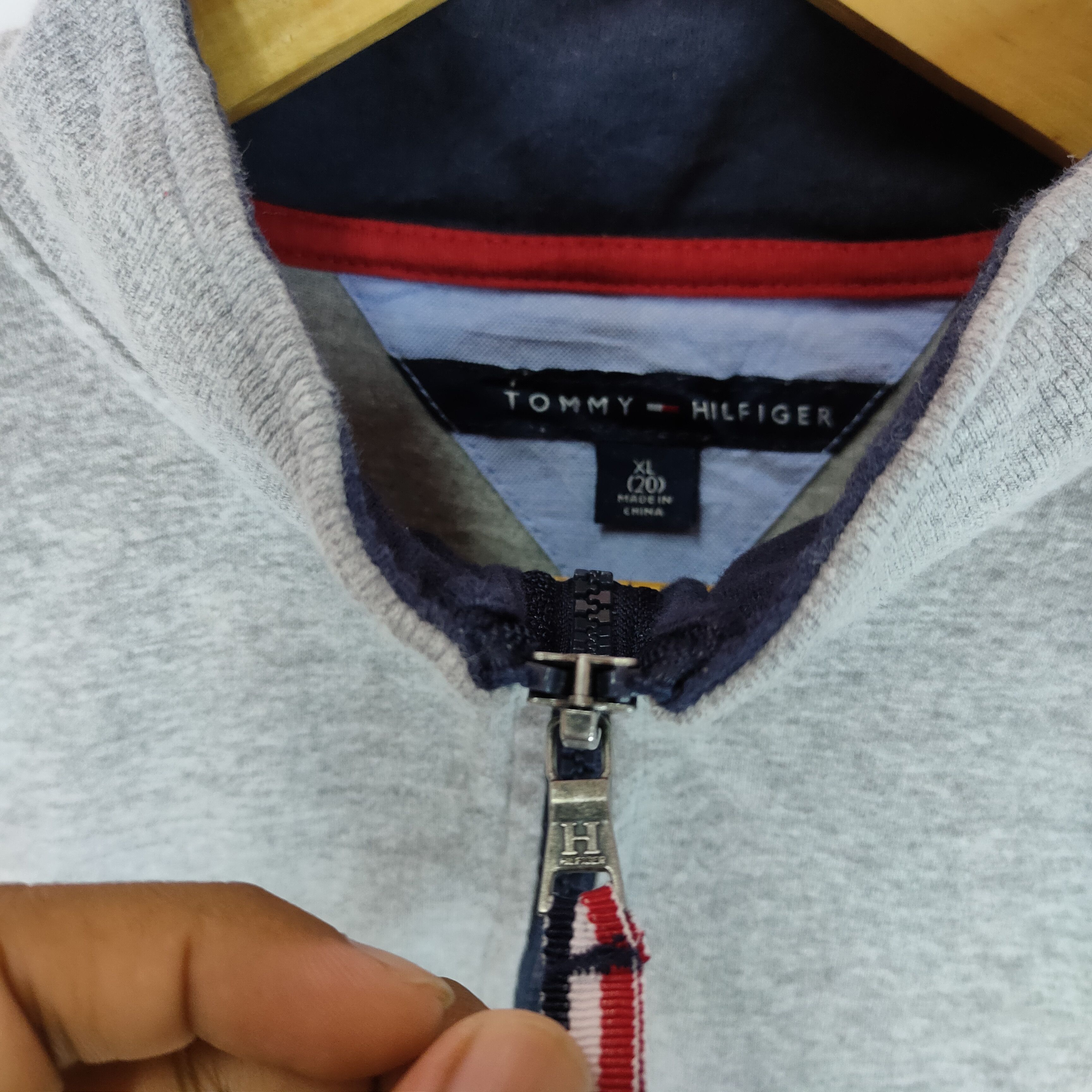 Tommy Hilfiger Vintage TOMMY HILFIGER USA Patches Embroidery Sweatshirt Size US M / EU 48-50 / 2 - 7 Thumbnail