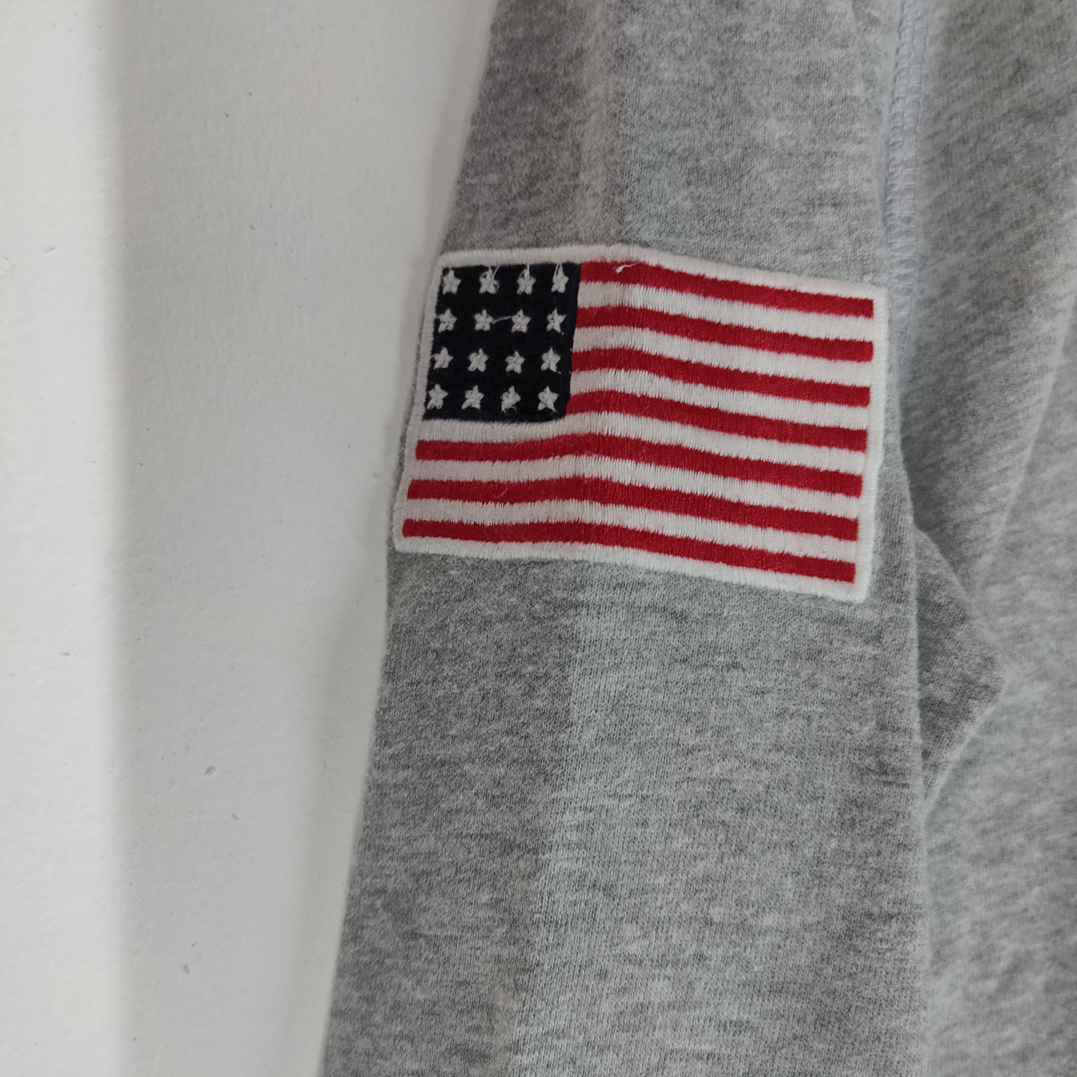Tommy Hilfiger Vintage TOMMY HILFIGER USA Patches Embroidery Sweatshirt Size US M / EU 48-50 / 2 - 3 Thumbnail