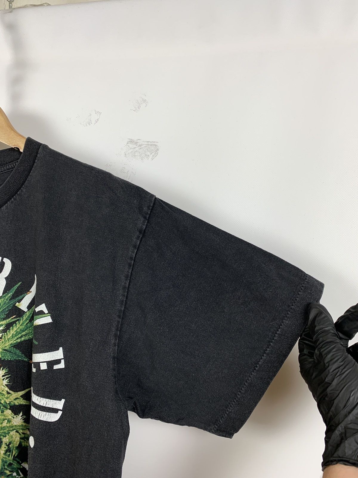 Vintage Vintage Authorized Dealer Marijuana/Cannabis Faded Shirt Size US L / EU 52-54 / 3 - 9 Thumbnail