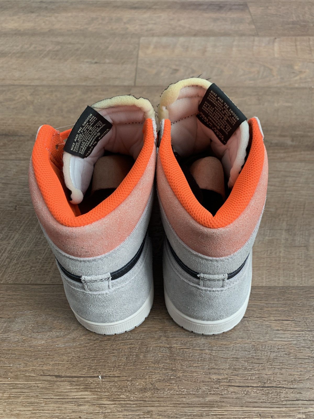 Nike Air Jordan 1 Retro High OG Neutral Grey 2019 Size US 9 / EU 42 - 3 Thumbnail