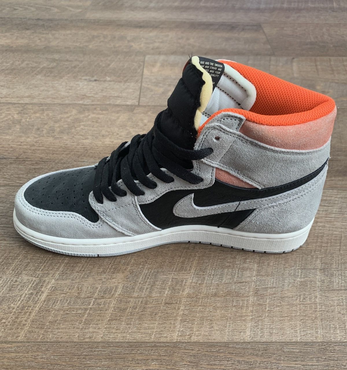 Nike Air Jordan 1 Retro High OG Neutral Grey 2019 Size US 9 / EU 42 - 5 Thumbnail
