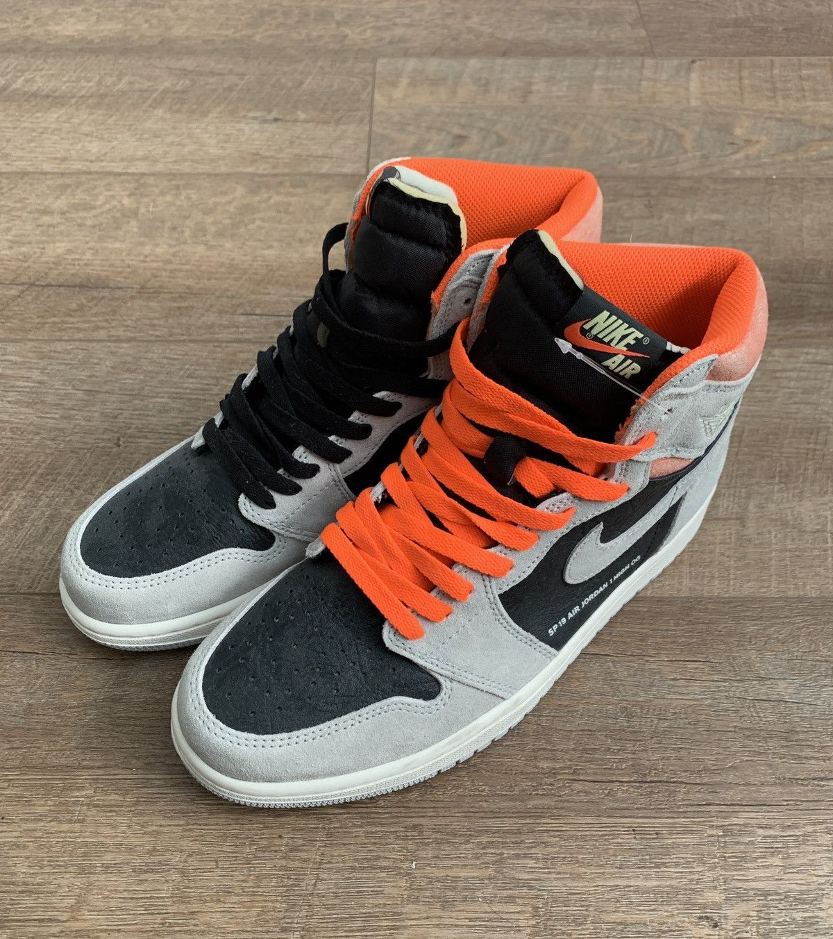 Nike Air Jordan 1 Retro High OG Neutral Grey 2019 Size US 9 / EU 42 - 1 Thumbnail