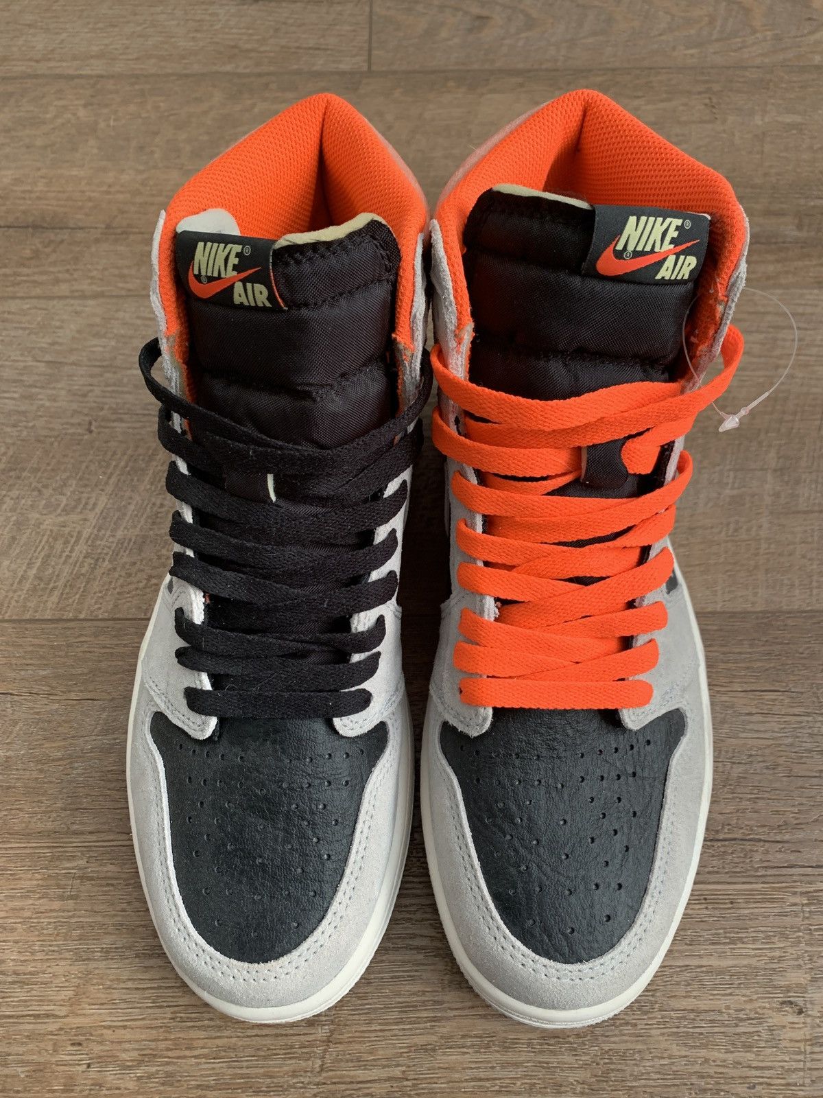 Nike Air Jordan 1 Retro High OG Neutral Grey 2019 Size US 9 / EU 42 - 2 Thumbnail