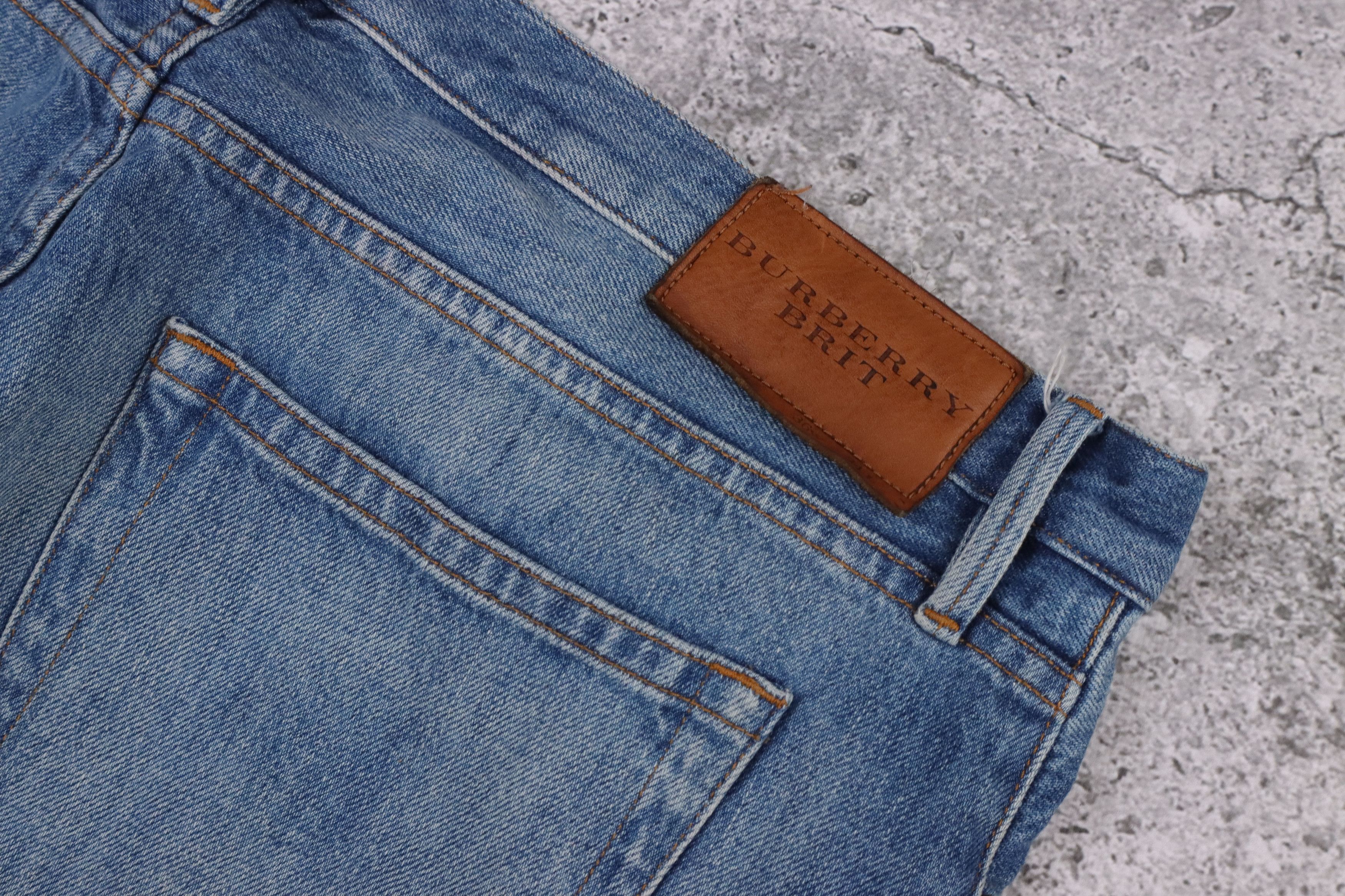Burberry Burberry Light Wash Denim Jeans Size US 36 / EU 52 - 8 Thumbnail