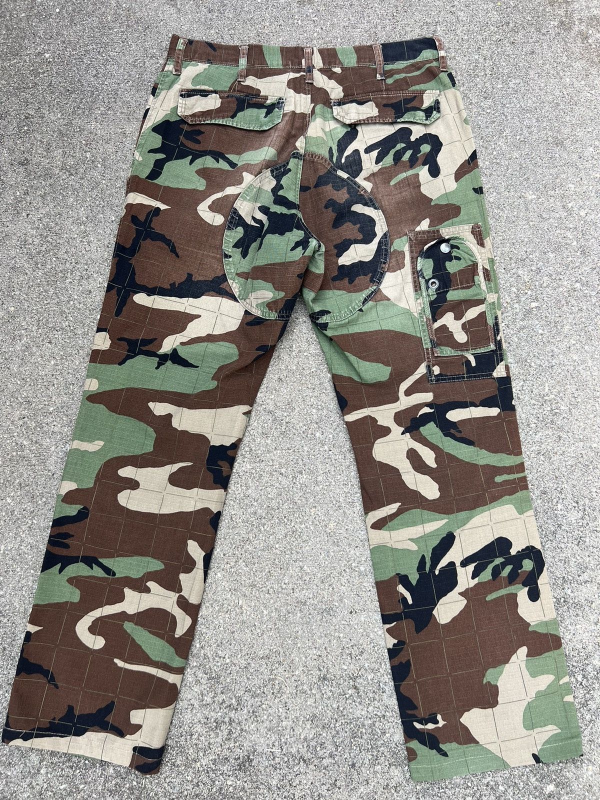 Sophnet. Sophnet Japan Camouflage Tactical Parachute Cargo Trouser Size US 32 / EU 48 - 2 Thumbnail
