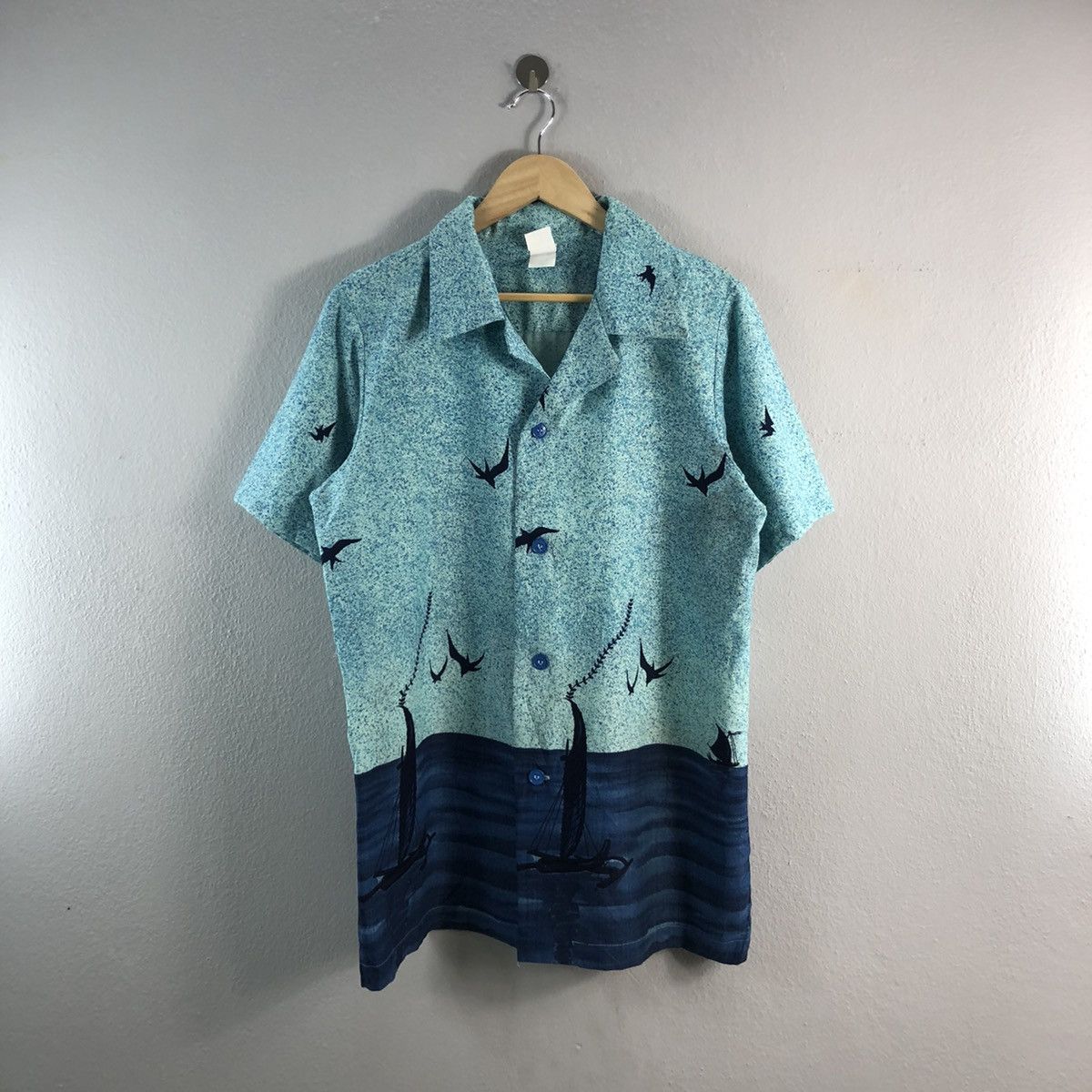 Vintage Hawaiian Shirt Bird Fly Design Aloha button Up Shirt