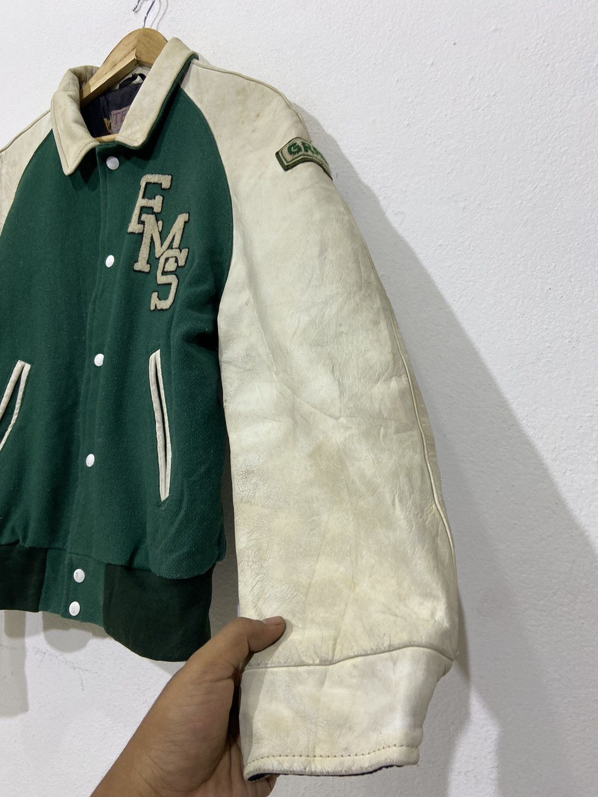 Vintage Vintage Burnaby Victoria Team Canada Varsity Leather Jacket Size US L / EU 52-54 / 3 - 5 Thumbnail