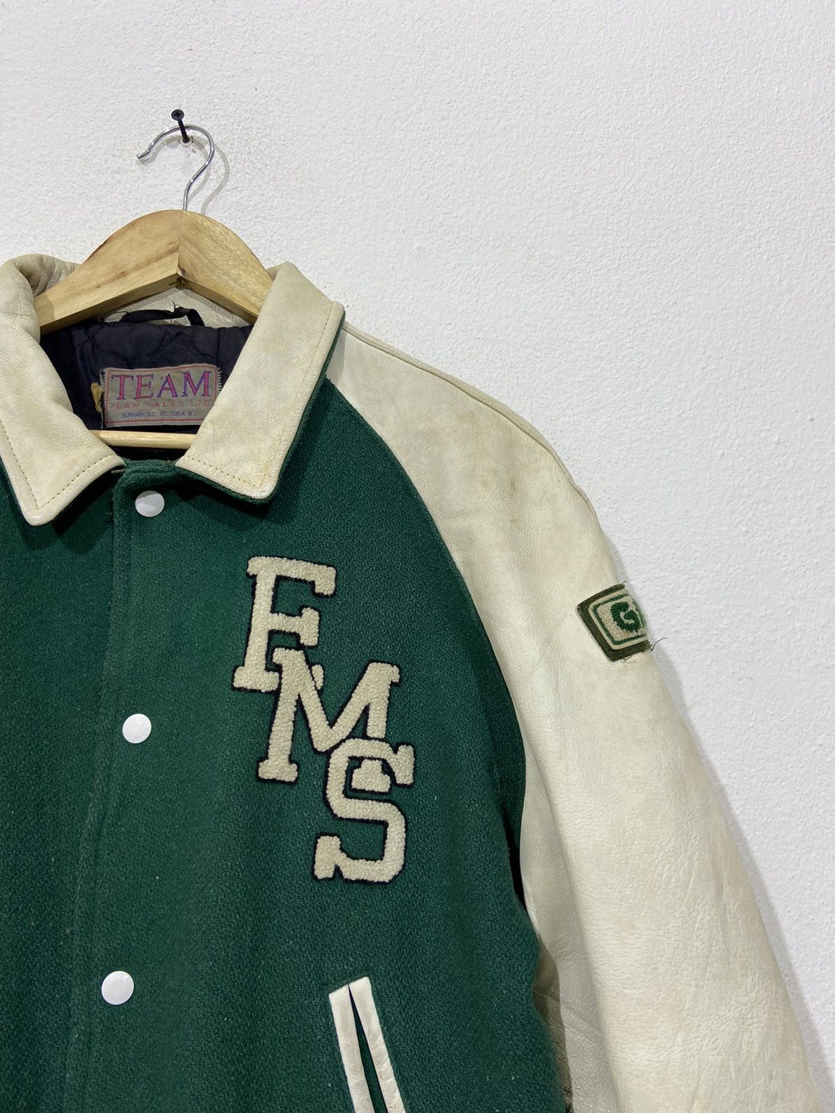 Vintage Vintage Burnaby Victoria Team Canada Varsity Leather Jacket Size US L / EU 52-54 / 3 - 7 Thumbnail