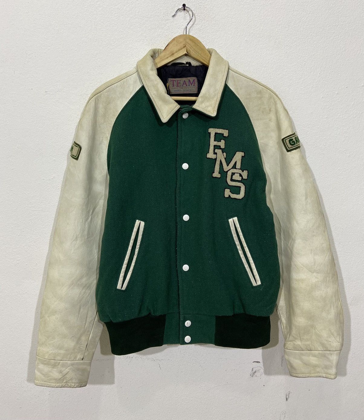 Vintage Vintage Burnaby Victoria Team Canada Varsity Leather Jacket Size US L / EU 52-54 / 3 - 1 Thumbnail