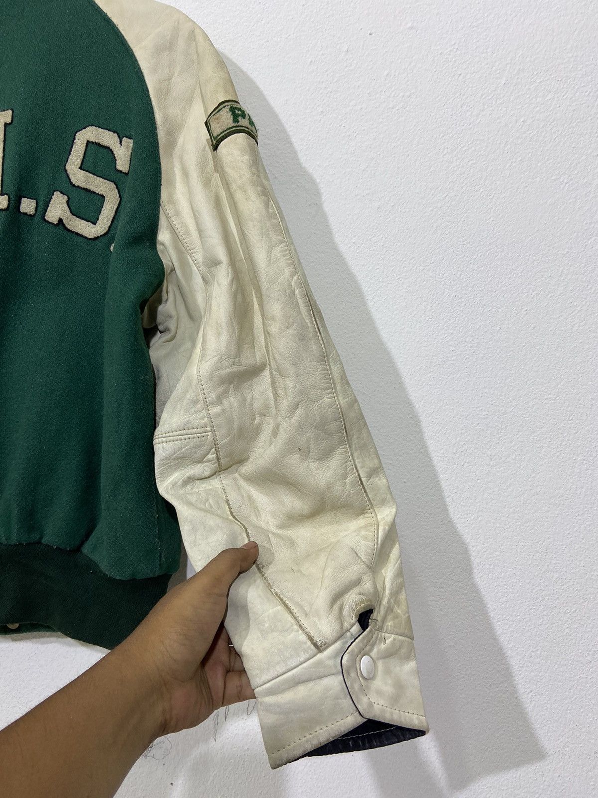 Vintage Vintage Burnaby Victoria Team Canada Varsity Leather Jacket Size US L / EU 52-54 / 3 - 11 Thumbnail