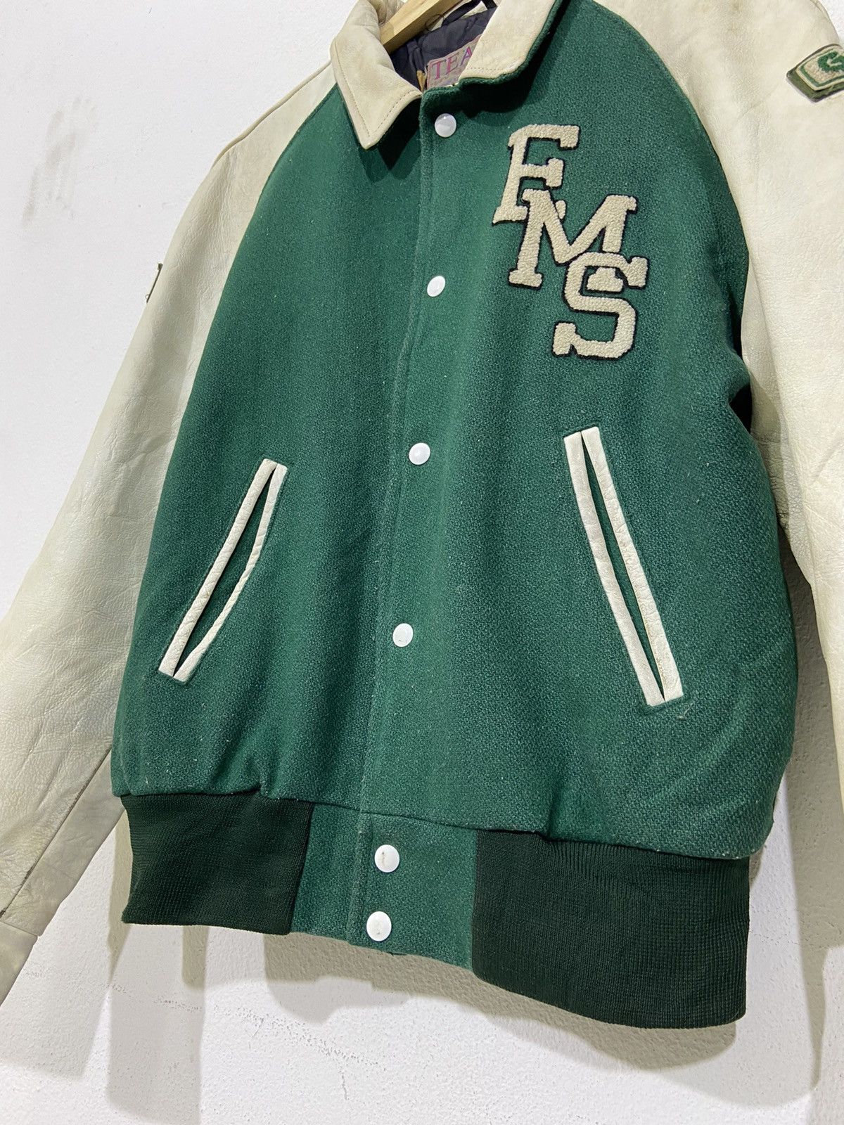 Vintage Vintage Burnaby Victoria Team Canada Varsity Leather Jacket Size US L / EU 52-54 / 3 - 8 Thumbnail