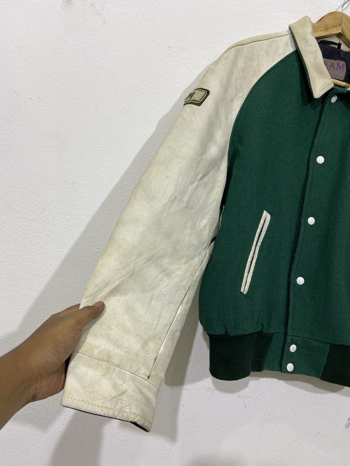 Vintage Vintage Burnaby Victoria Team Canada Varsity Leather Jacket Size US L / EU 52-54 / 3 - 2 Thumbnail